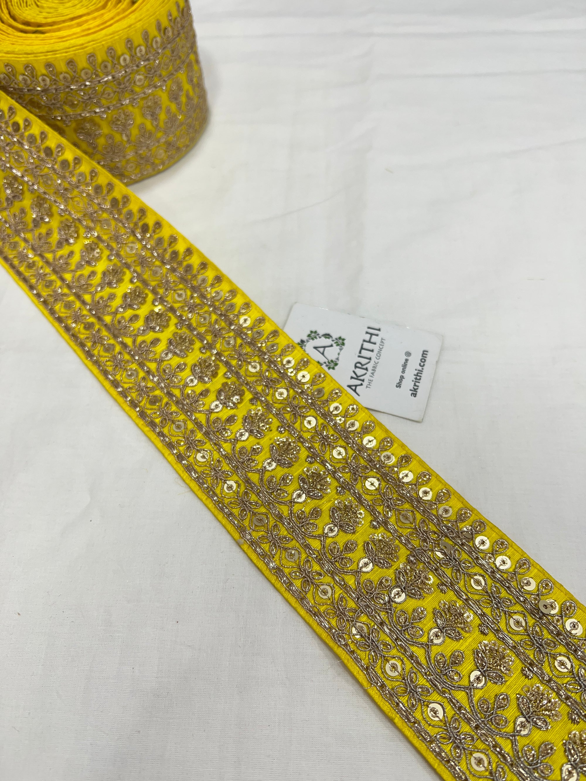 Embroidered lace 9 metres roll