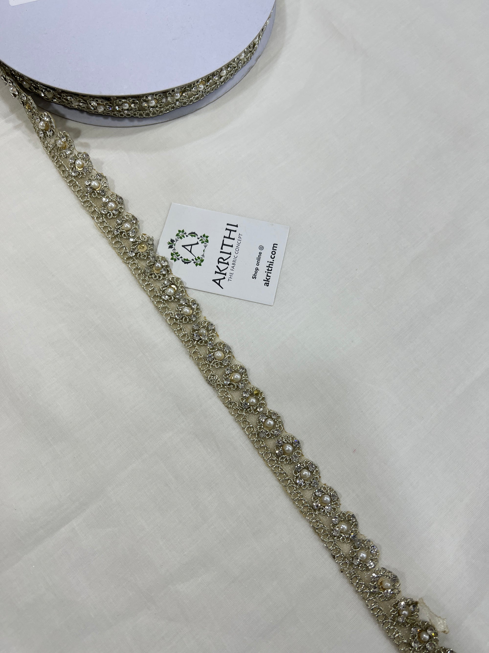 Embroidered lace 9 metres roll