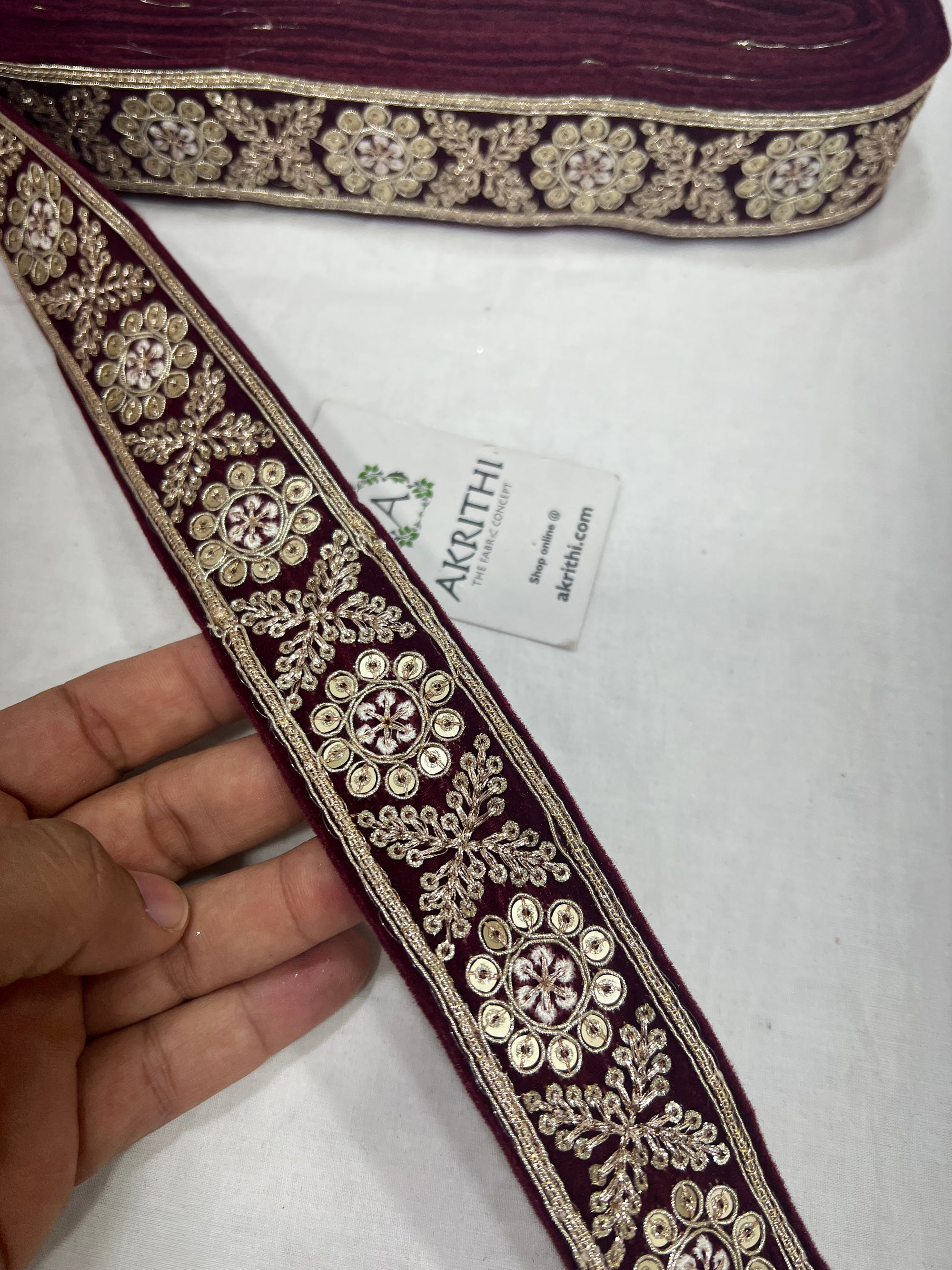 Embroidered lace 9 metres roll