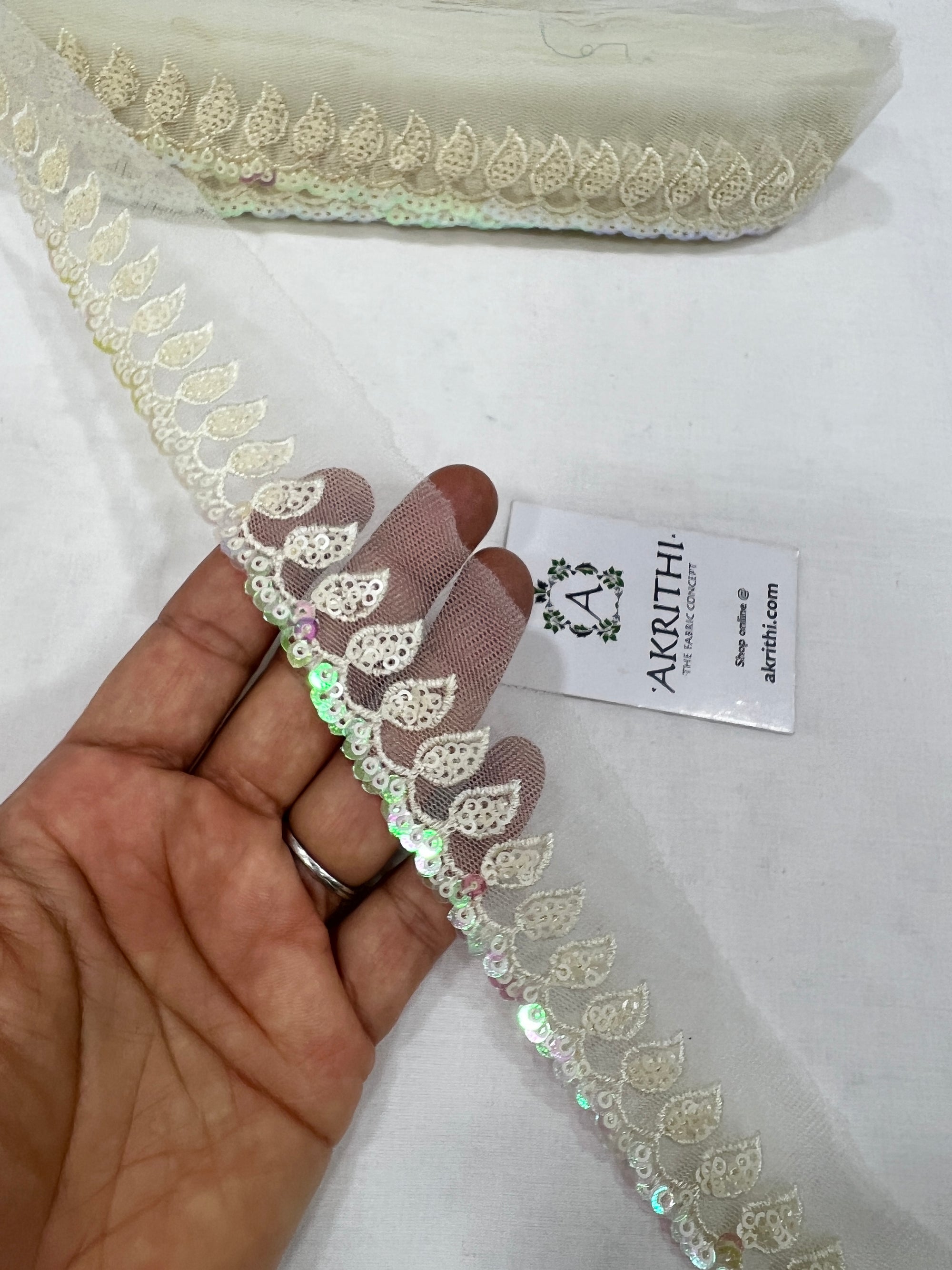 Embroidered lace 9 metres roll