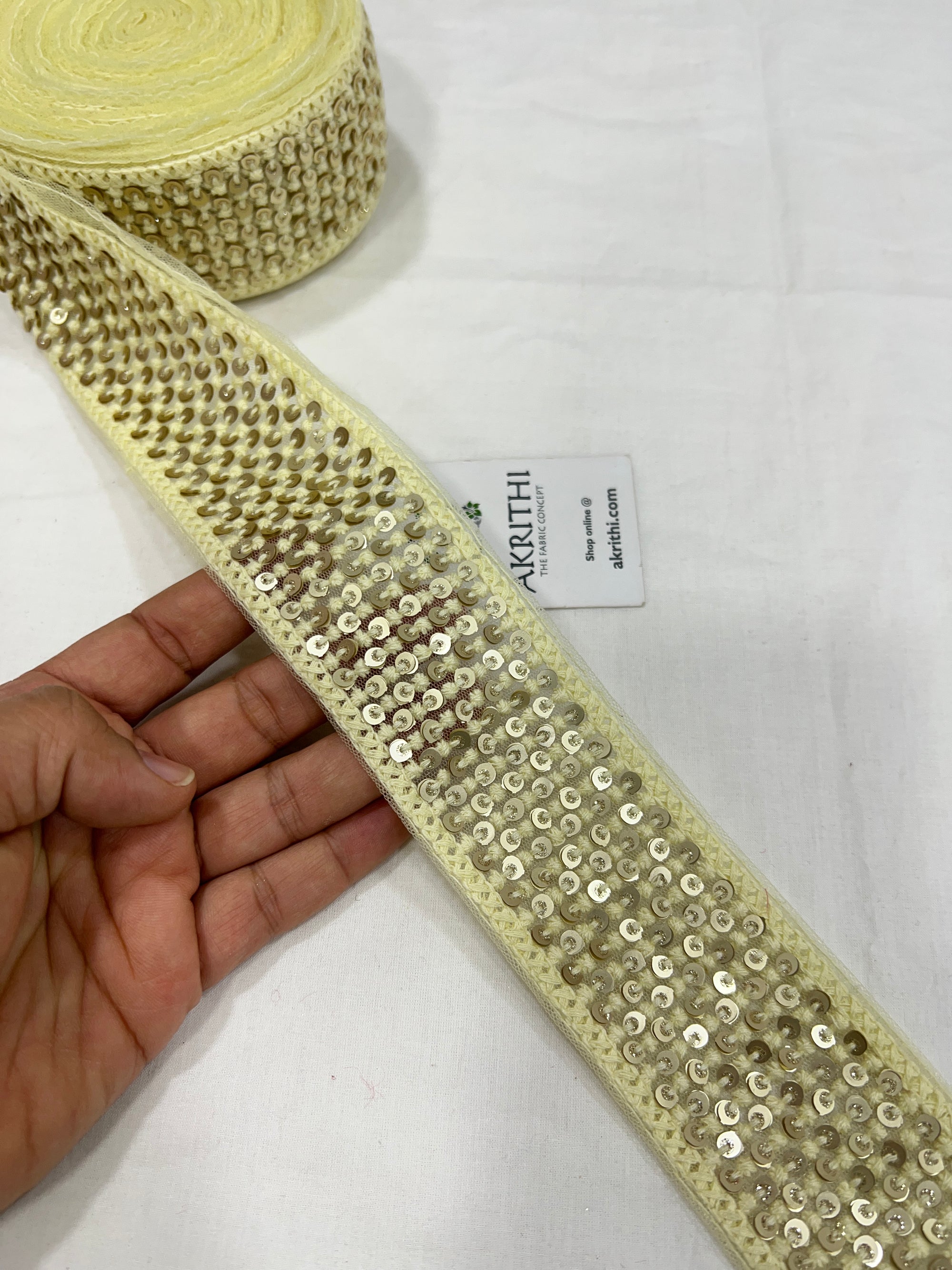 Embroidered lace 9 metres roll