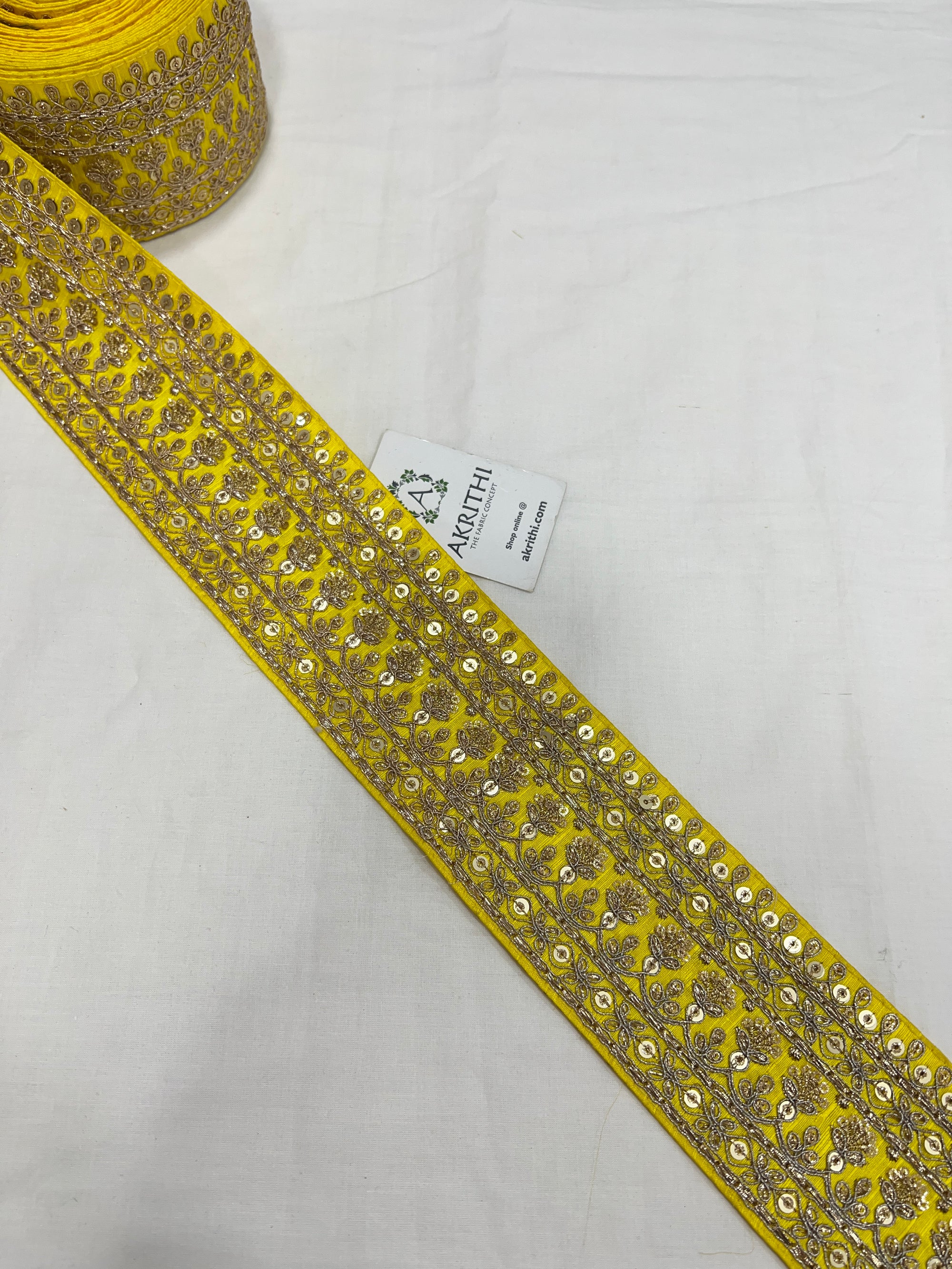 Embroidered lace 9 metres roll