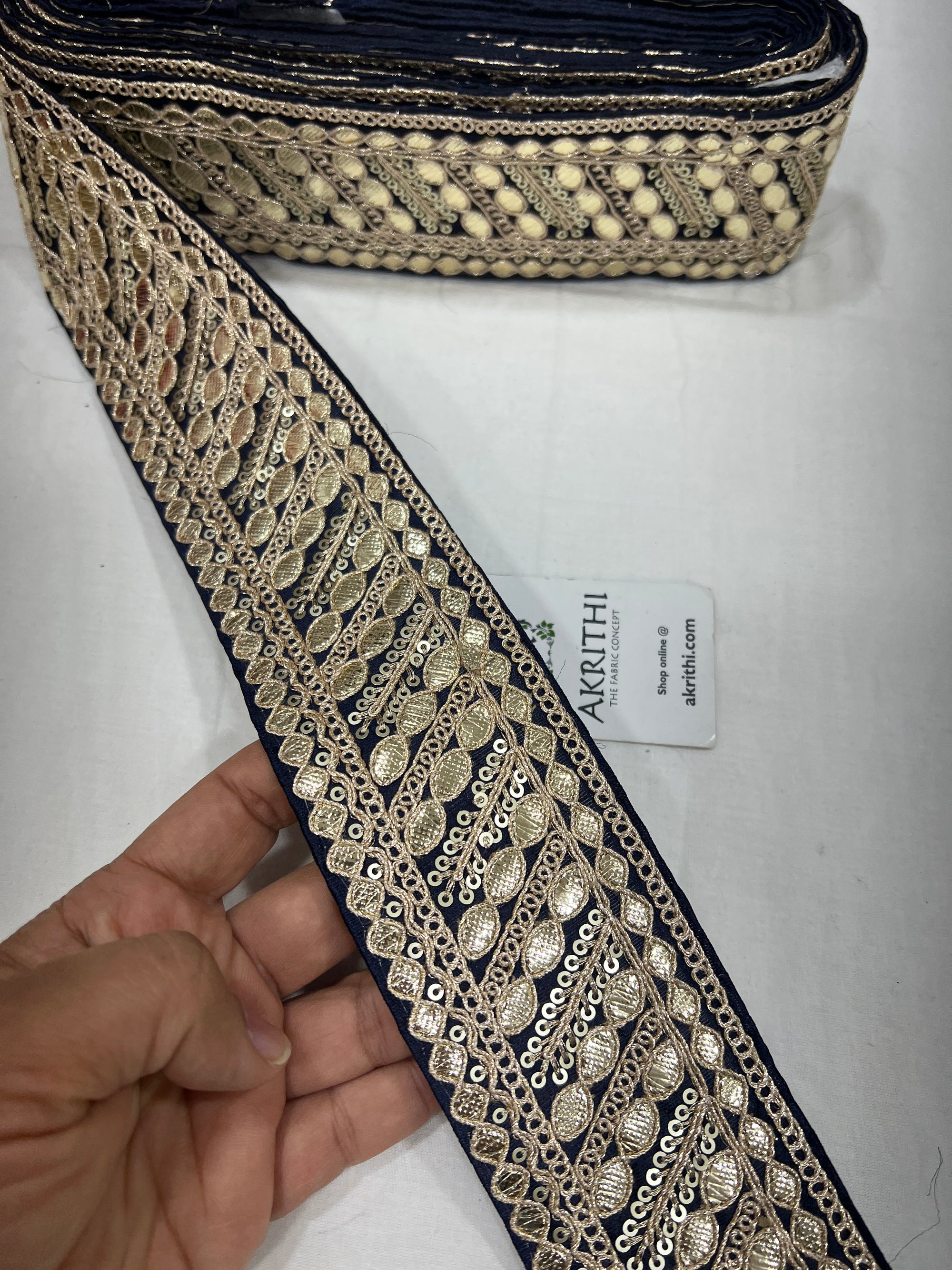 Embroidered lace 9 metres roll