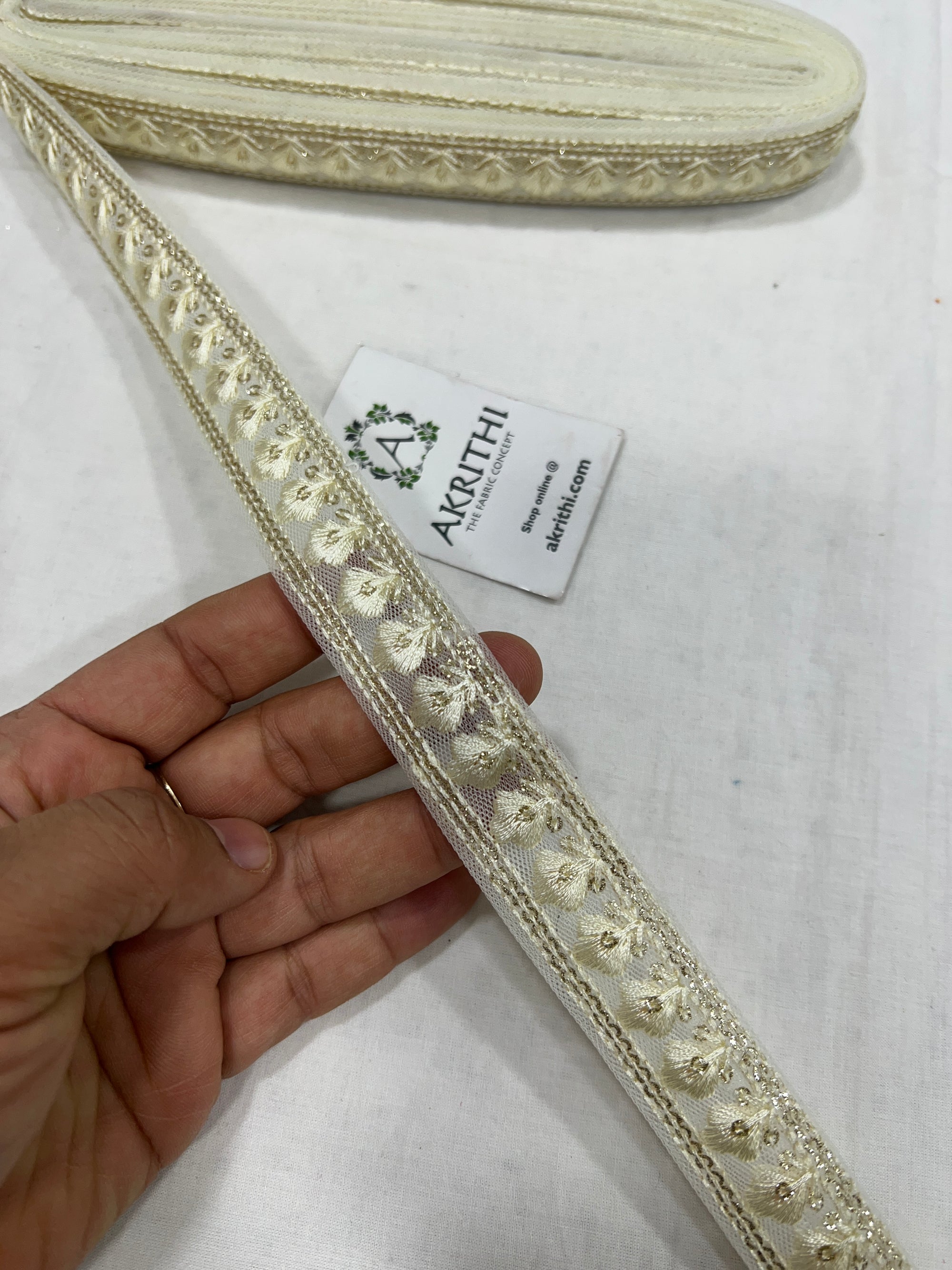 Embroidered lace 9 metres roll