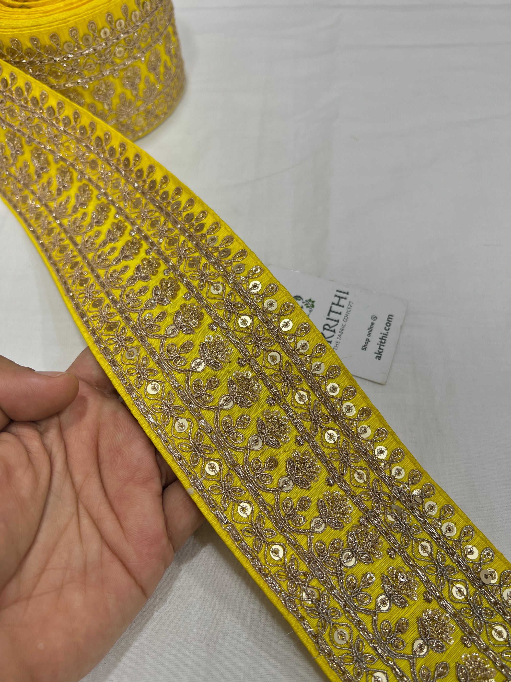 Embroidered lace 9 metres roll