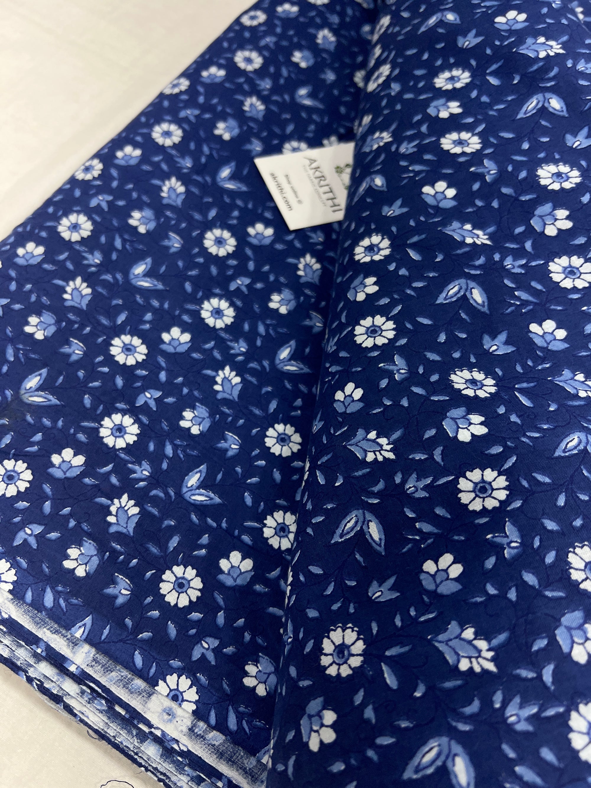 Printed pure cotton fabric 95 CM CUT