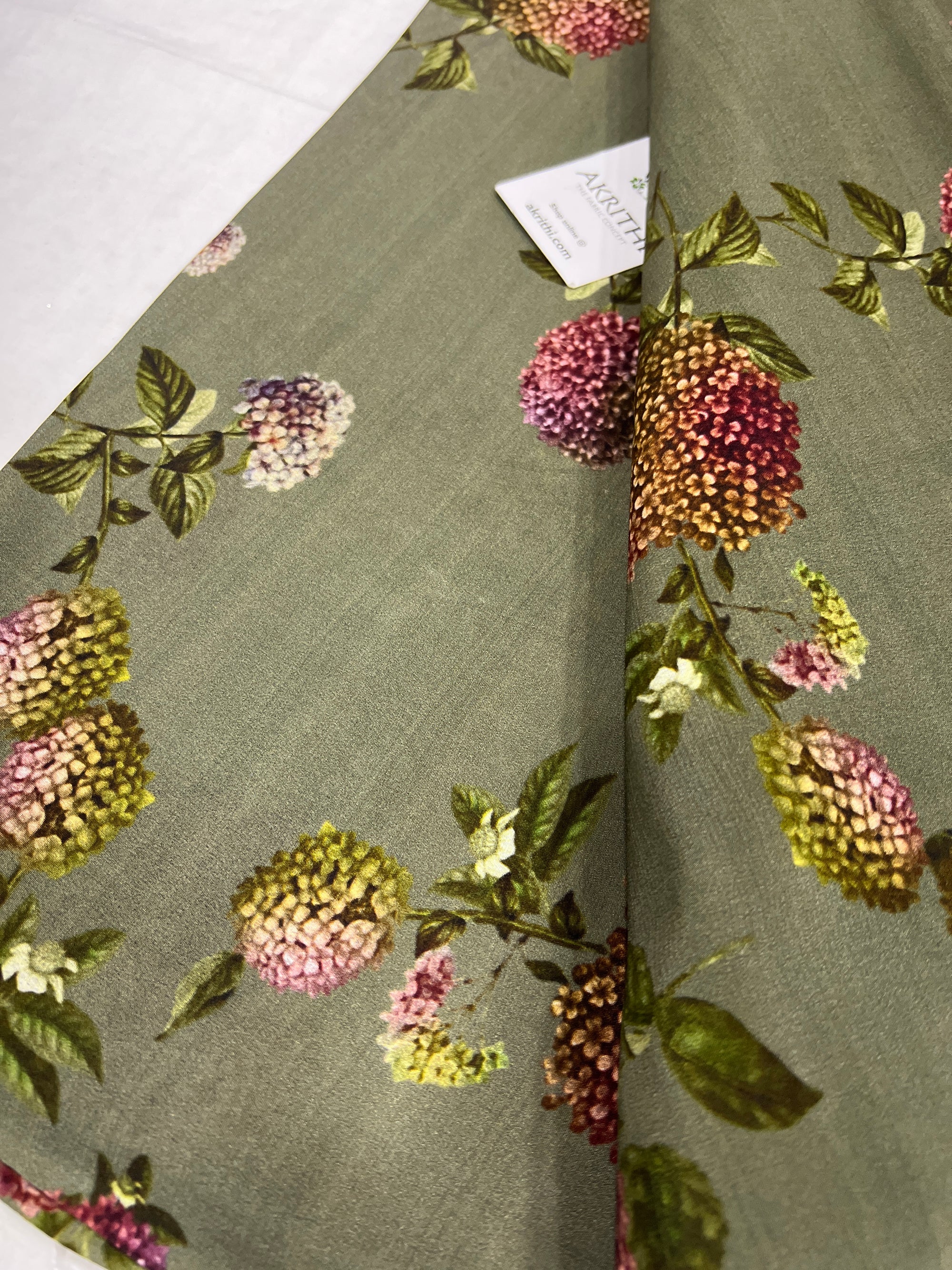 Digital floral printed pure silk crepe fabric