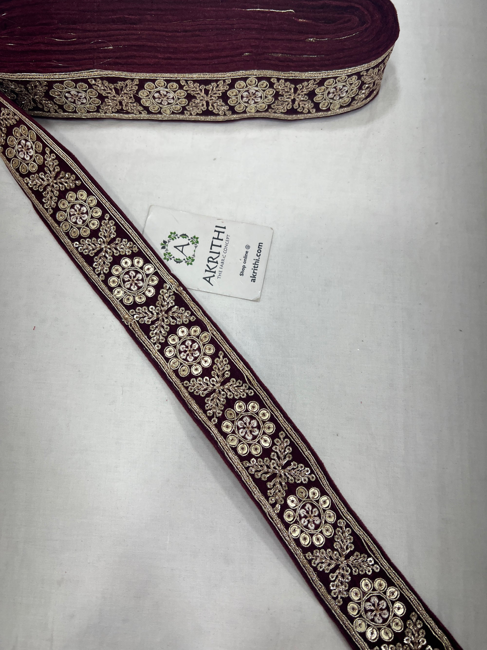 Embroidered lace 9 metres roll