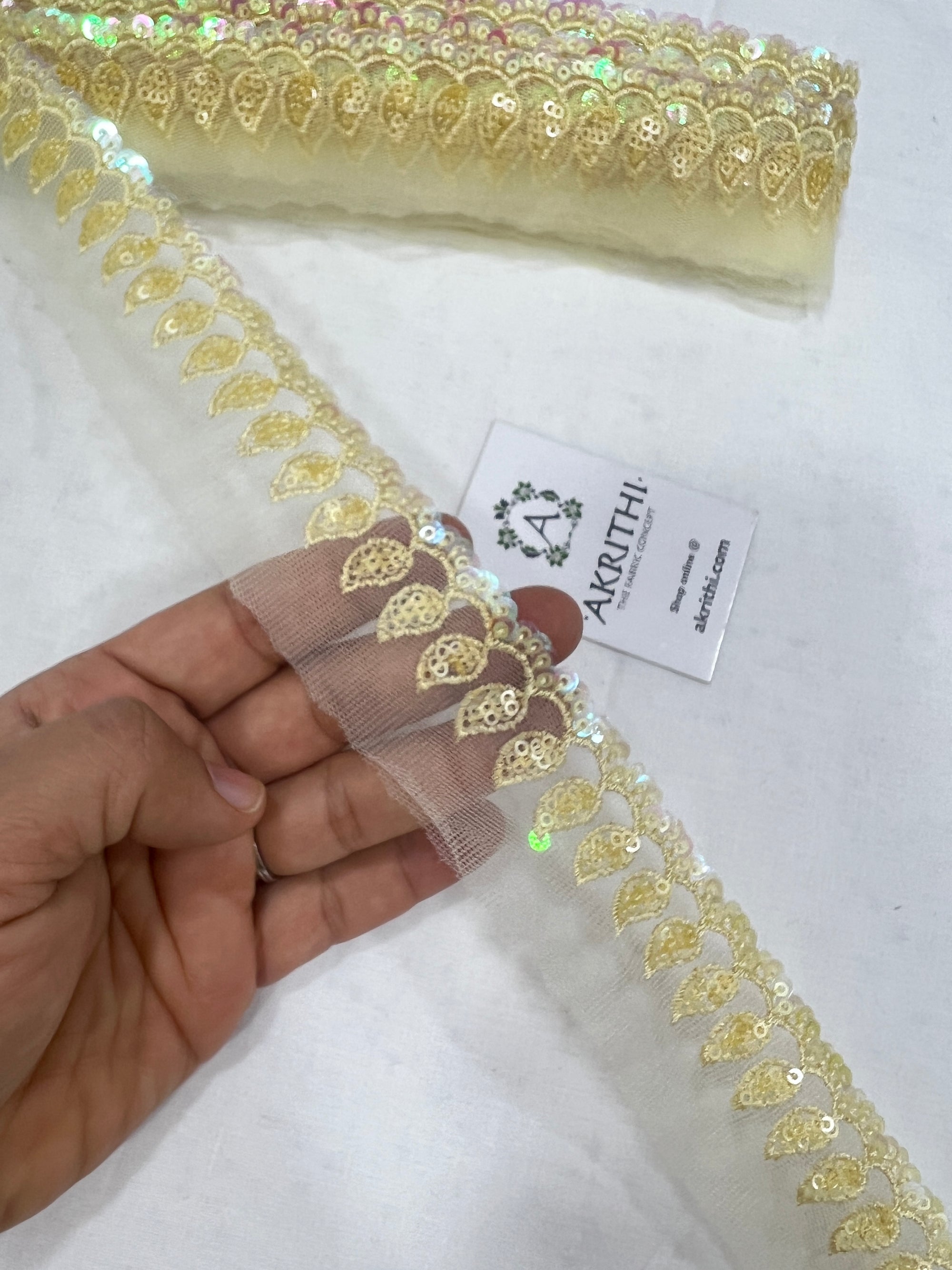Embroidered lace 9 metres roll