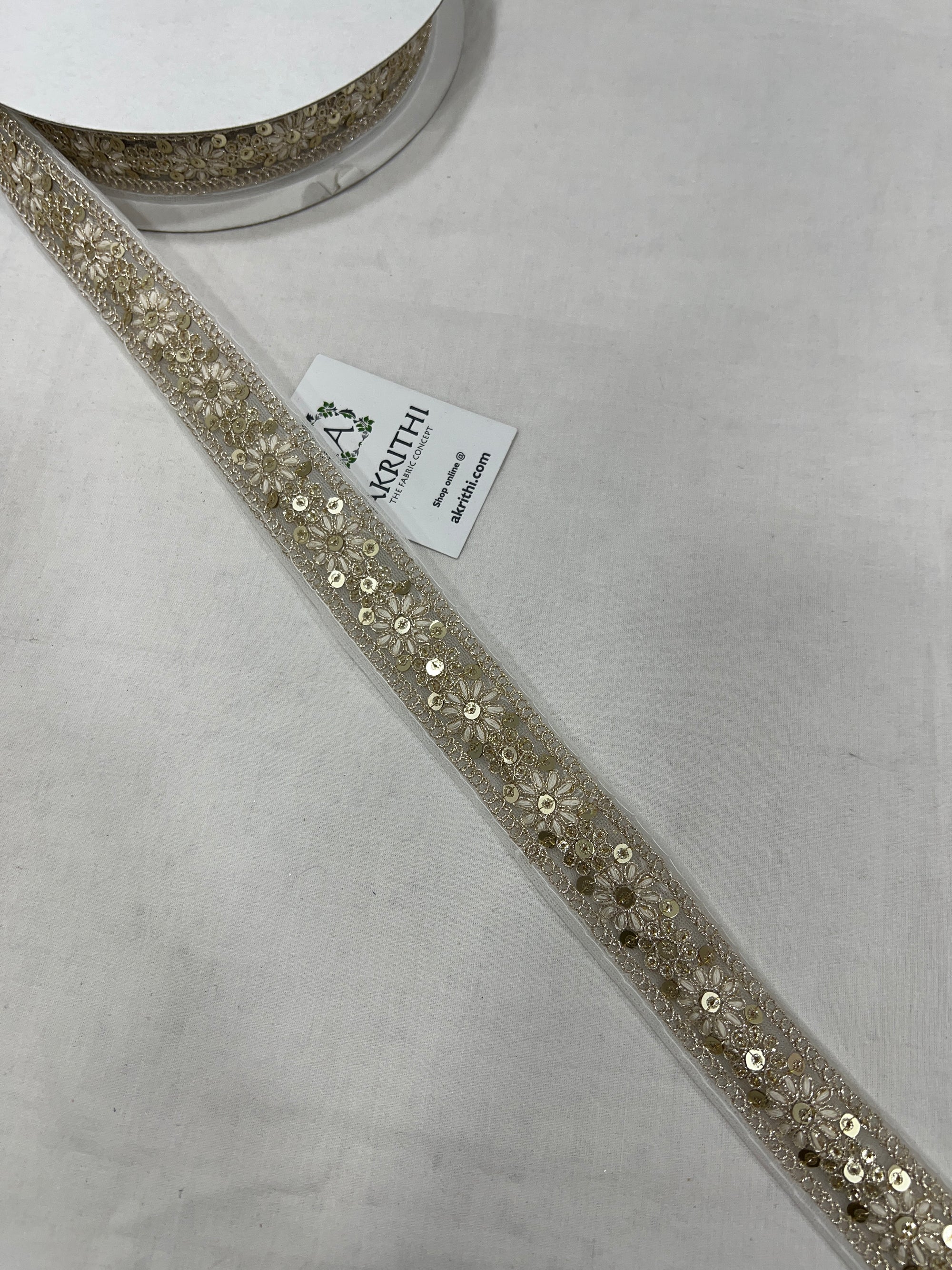 Embroidered lace 9 metres roll