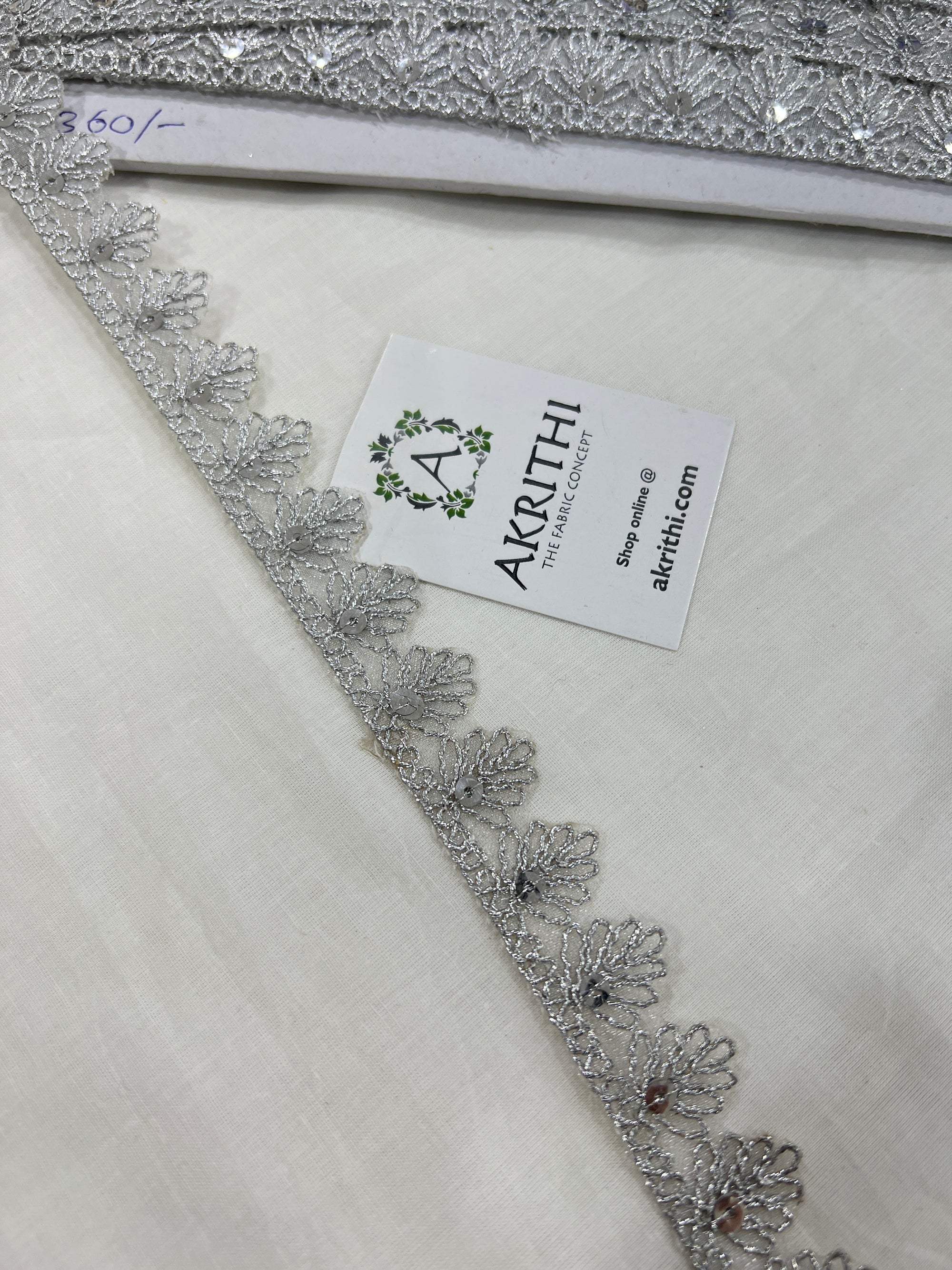 Embroidered lace 9 metres roll