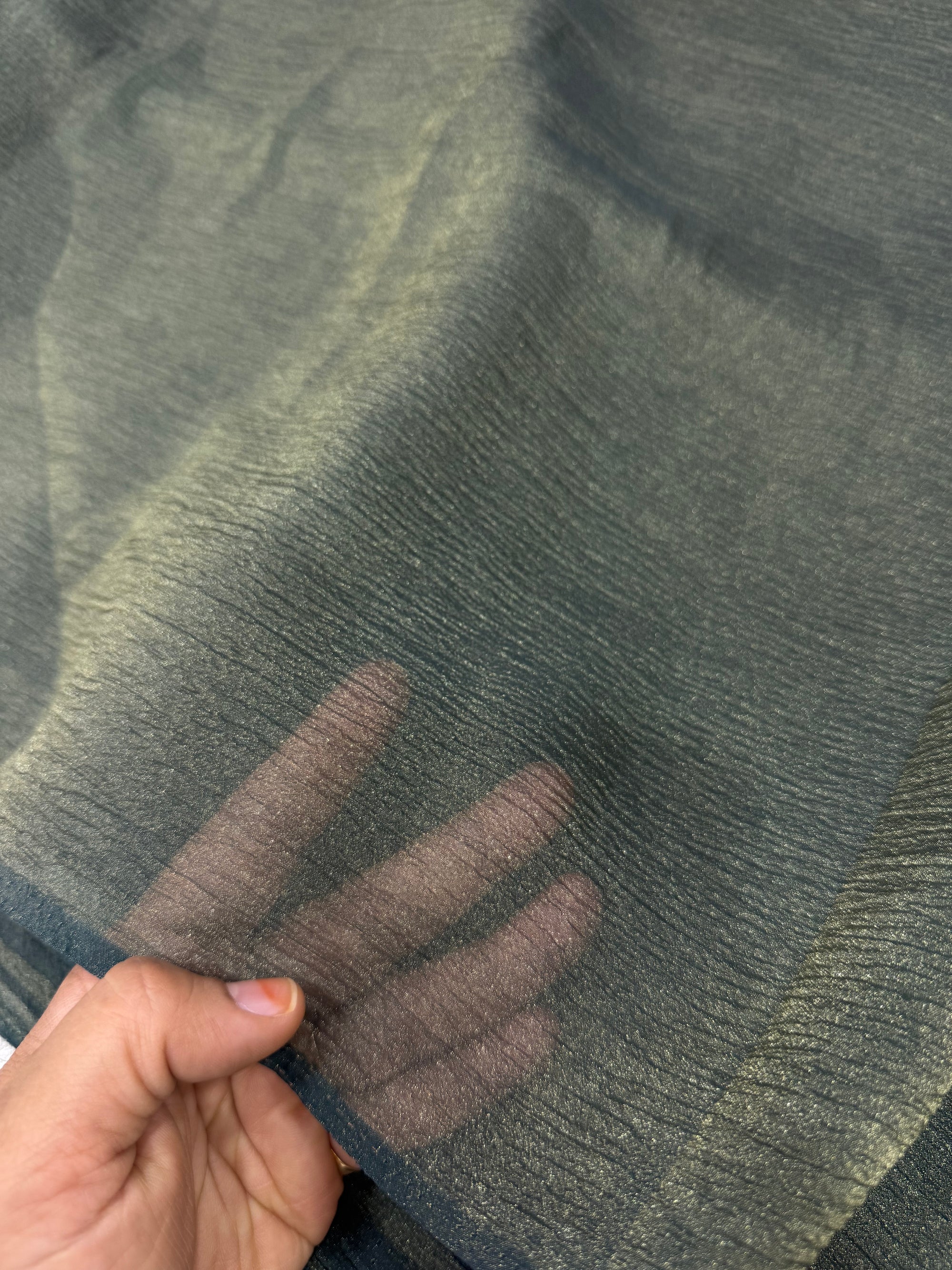 Crushed tissue fabric