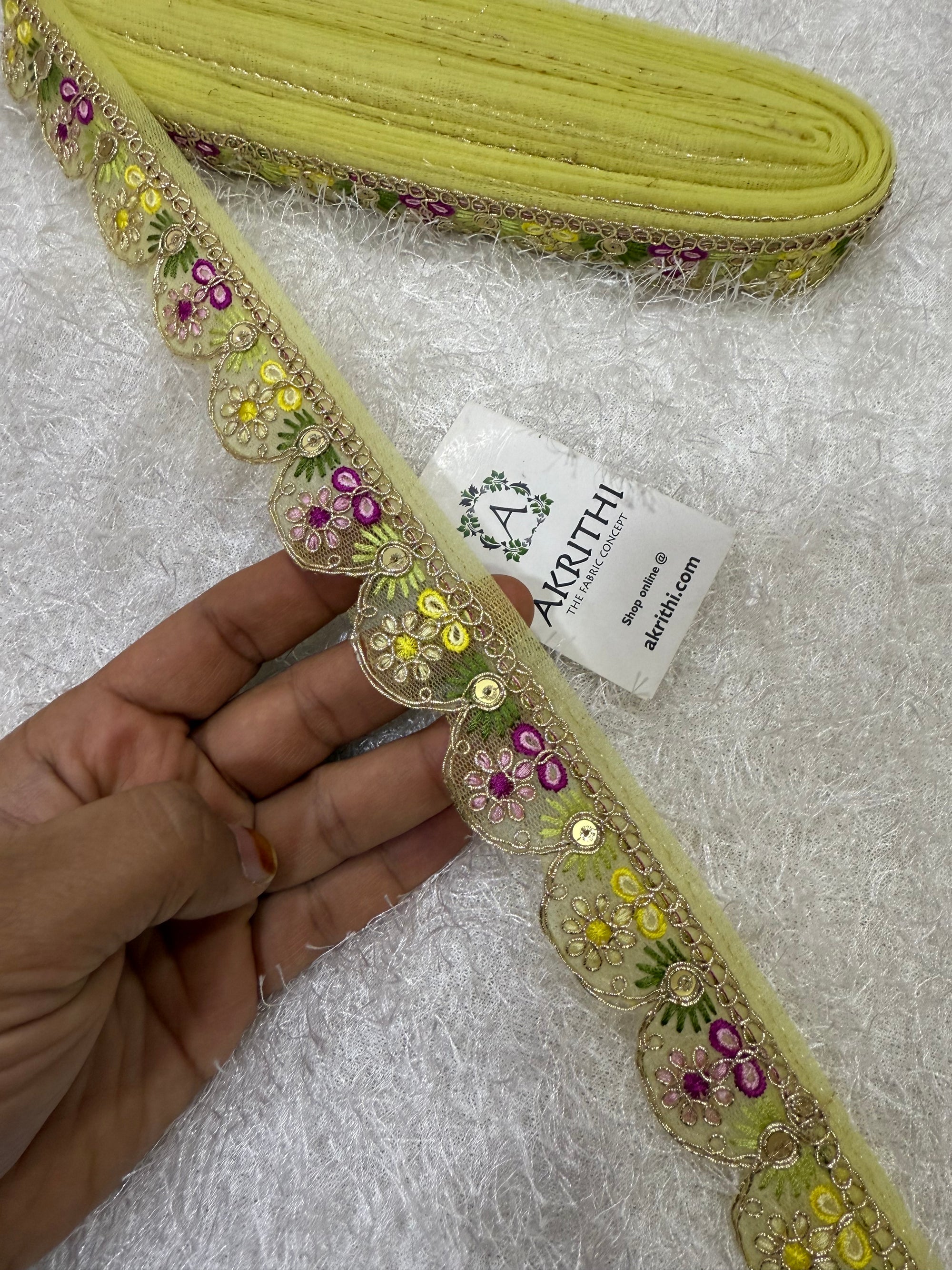 Embroidered lace 9 metres roll