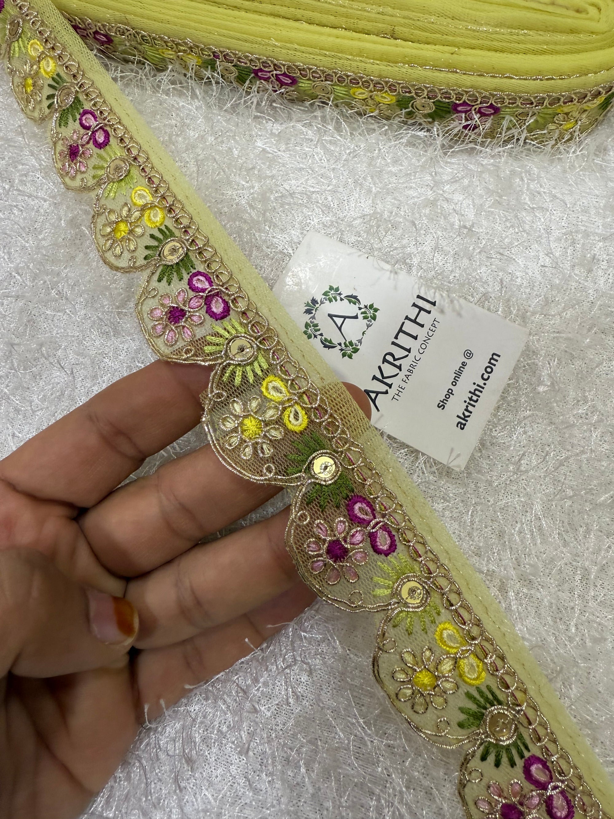 Embroidered lace 9 metres roll