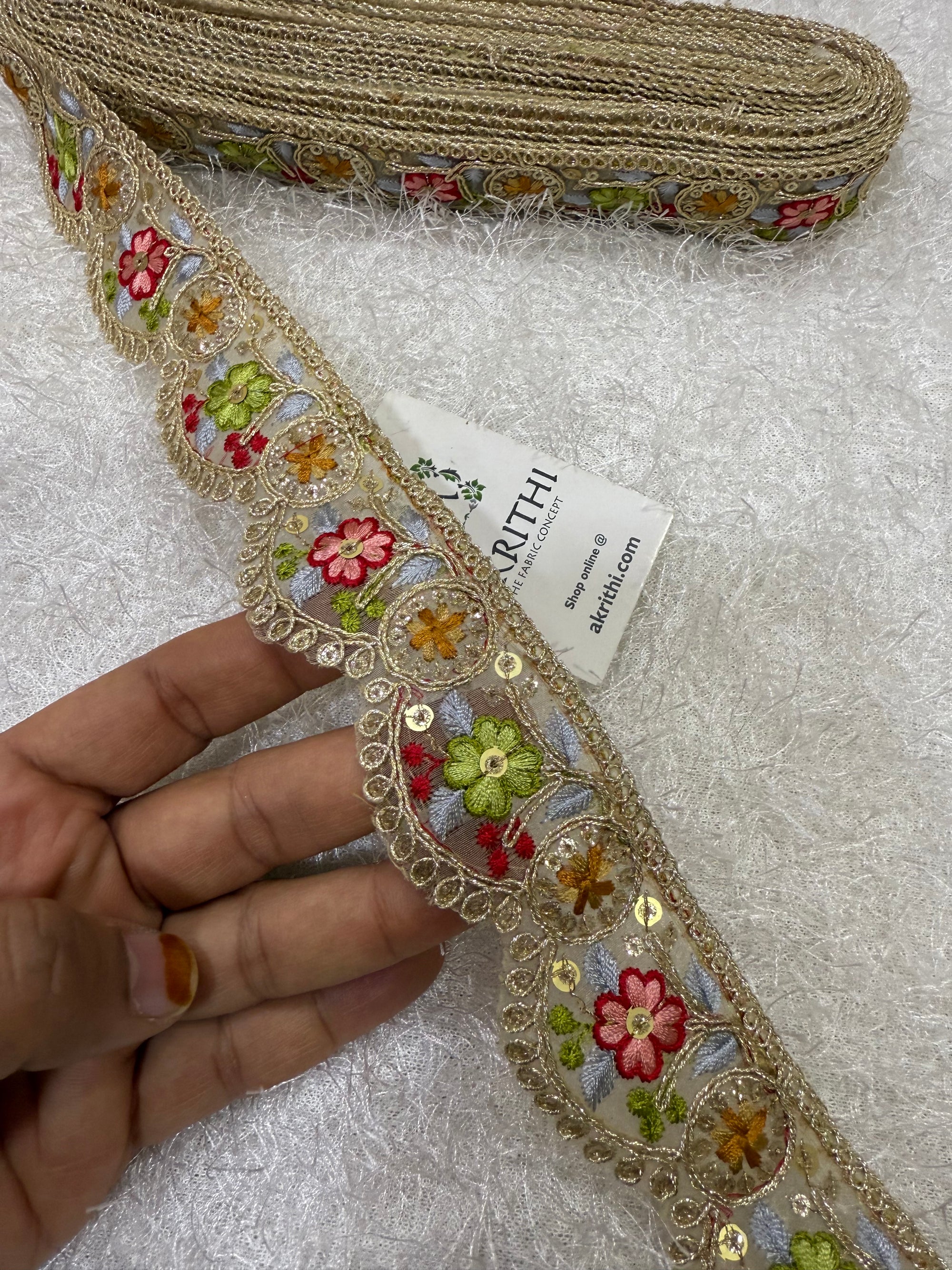 Embroidered lace 9 metres roll