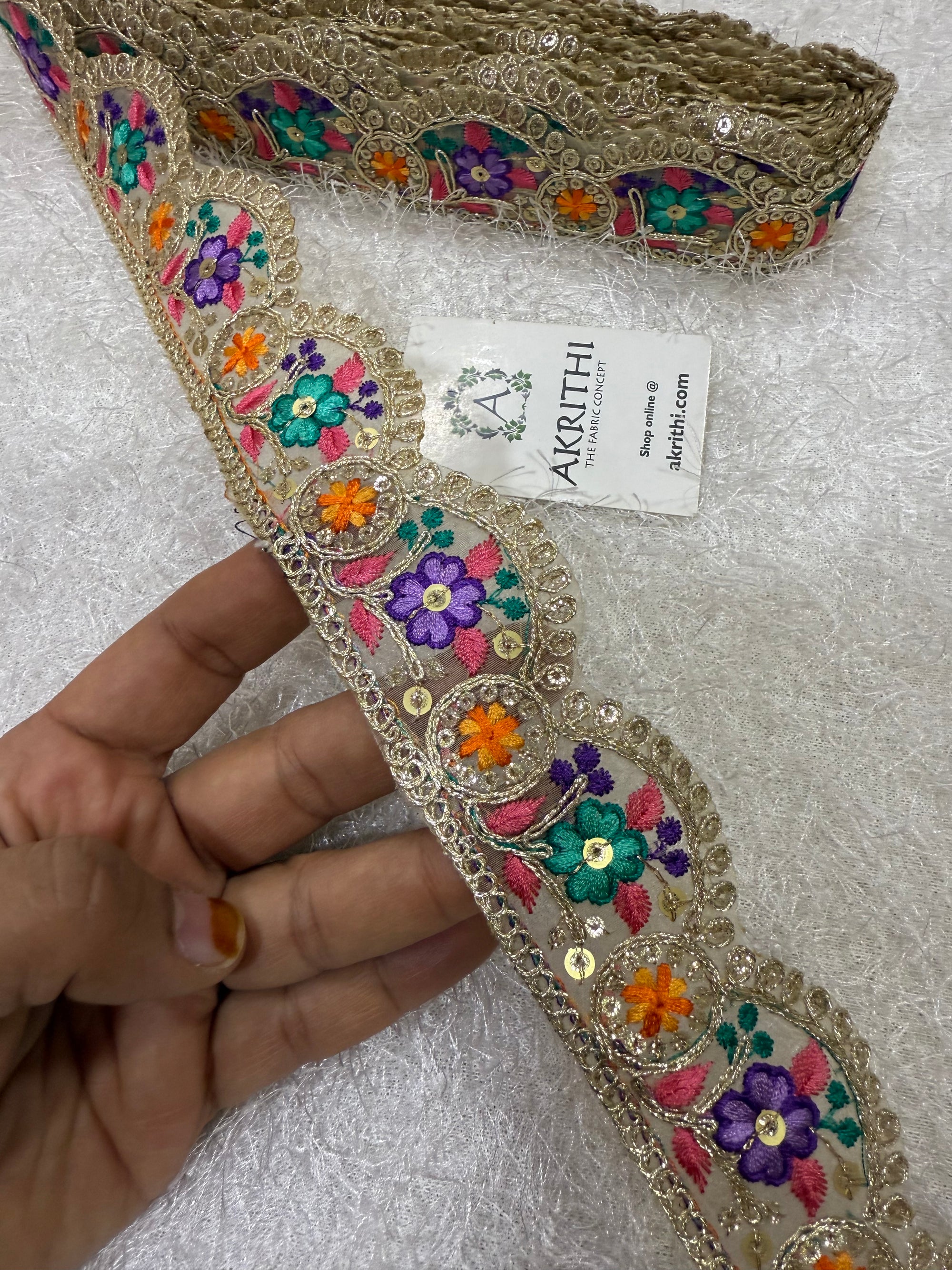 Embroidered lace 9 metres roll