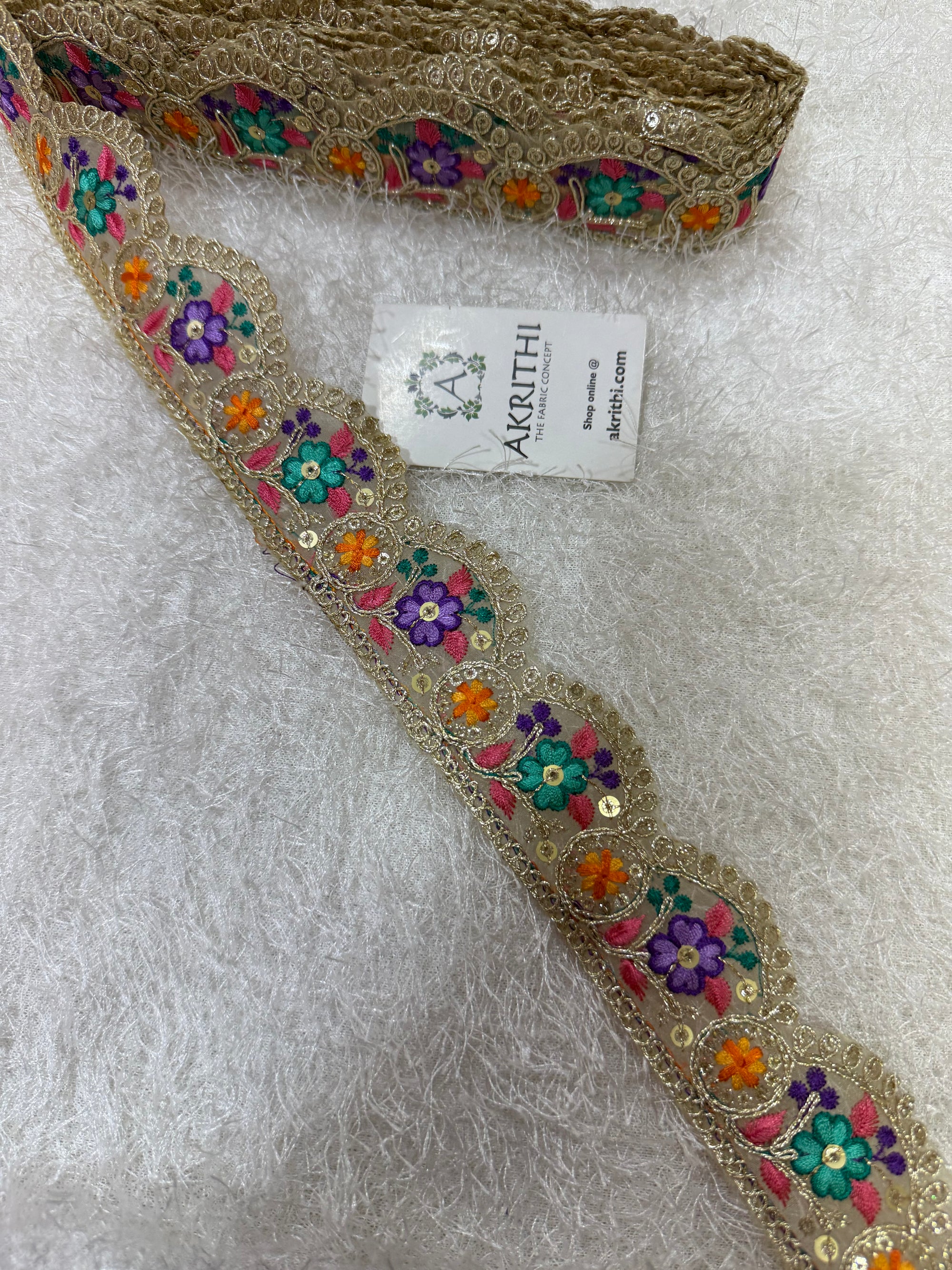 Embroidered lace 9 metres roll