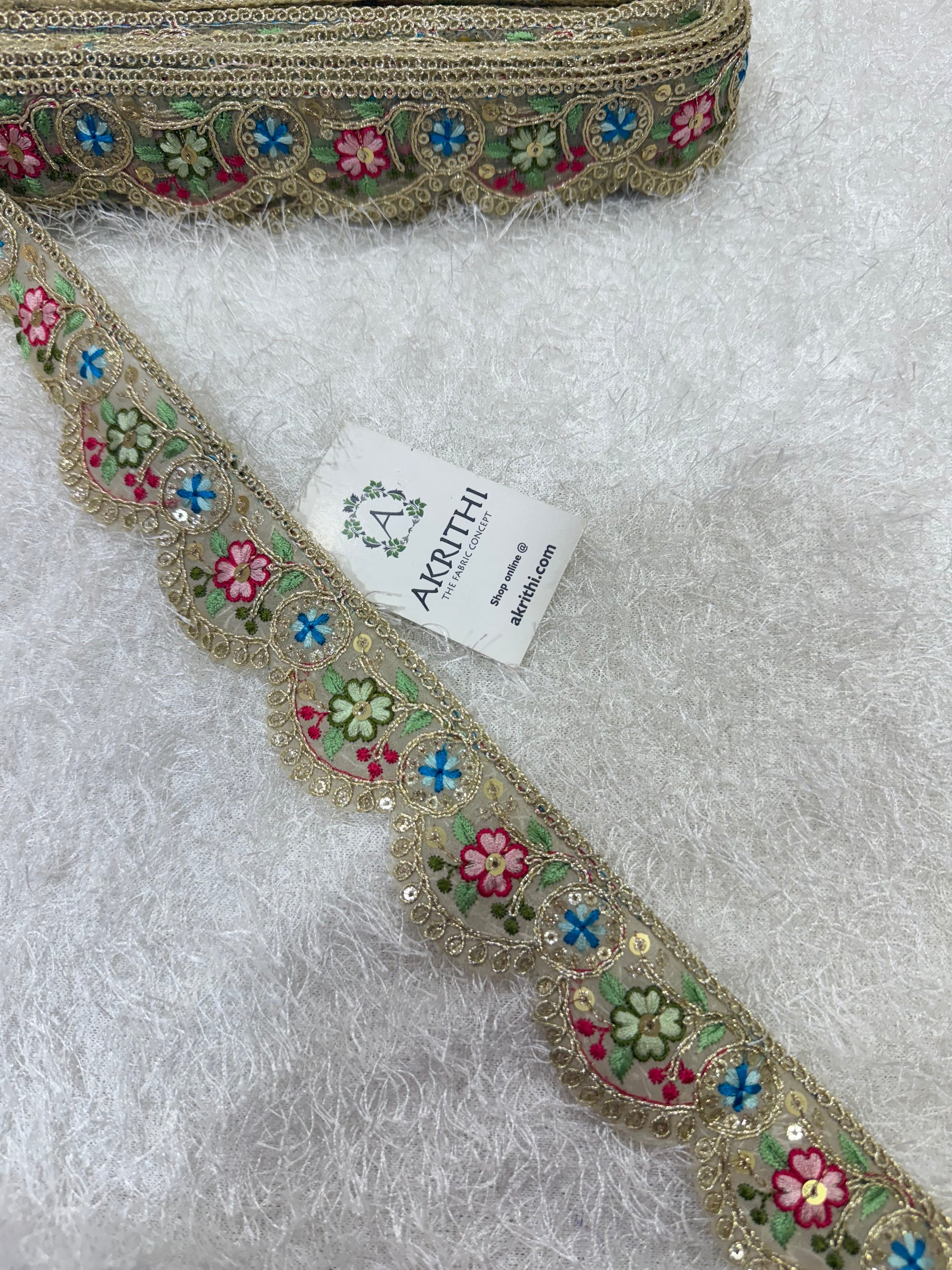 Embroidered lace 9 metres roll