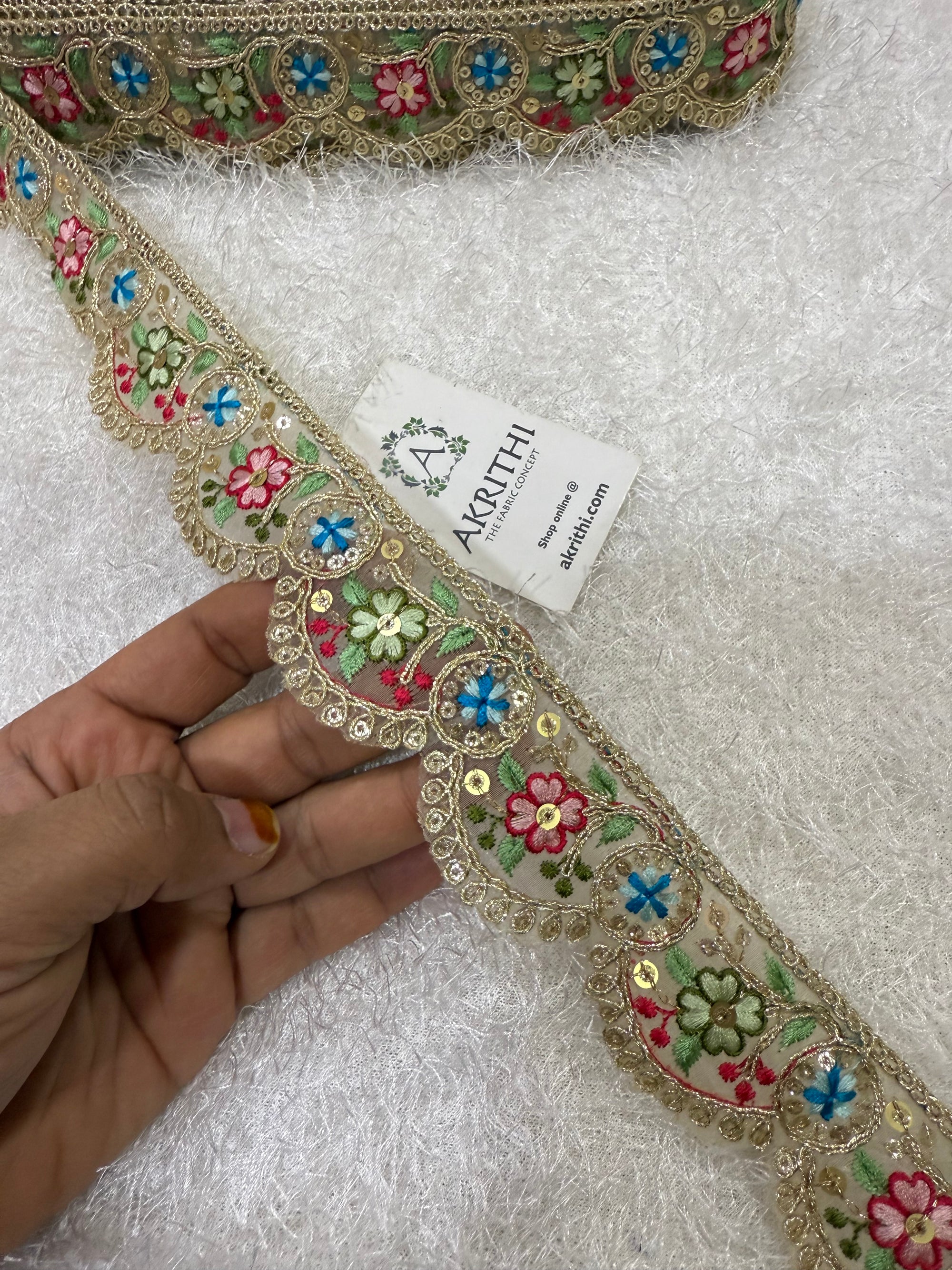 Embroidered lace 9 metres roll