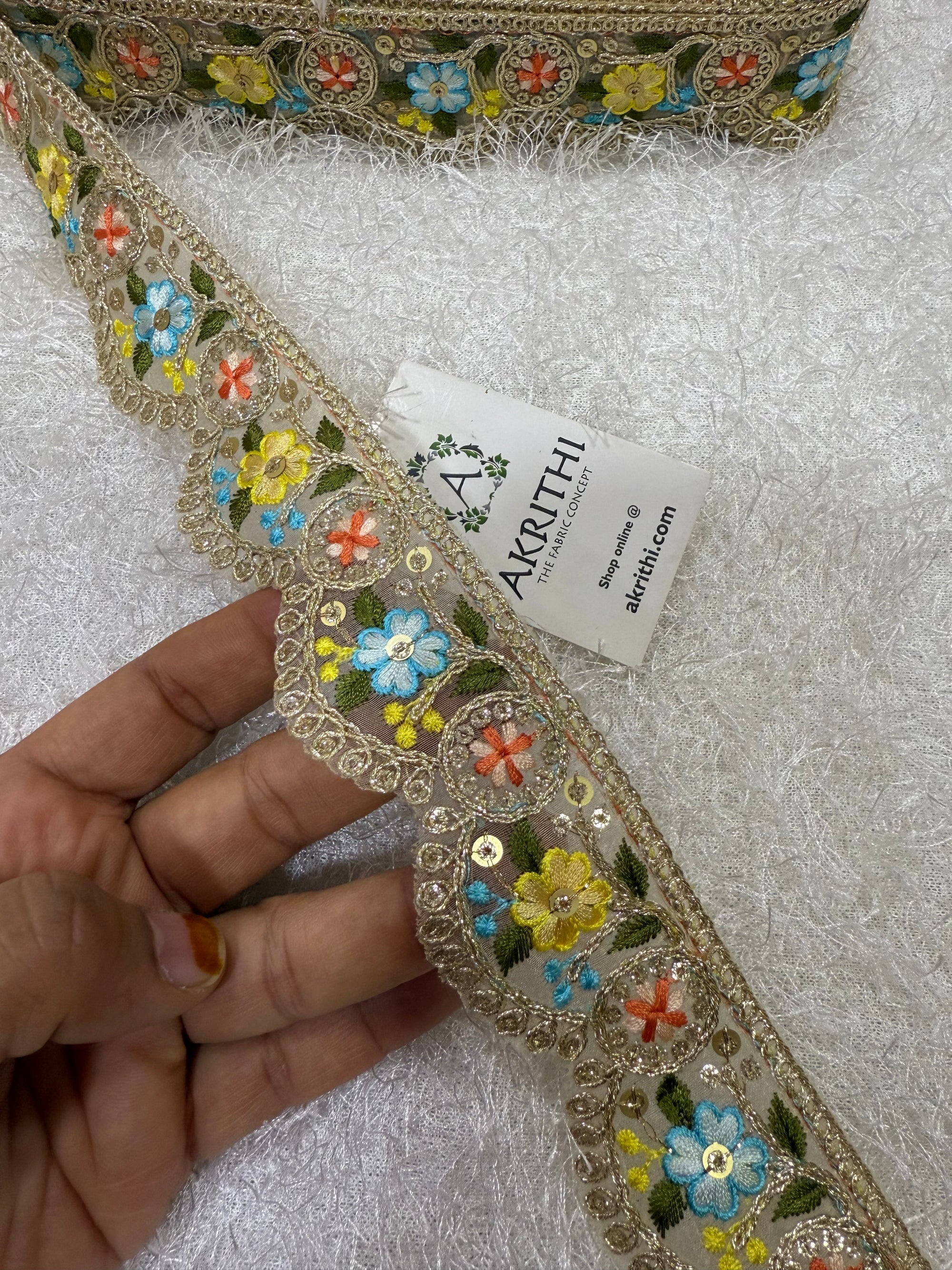 Embroidered lace 9 metres roll