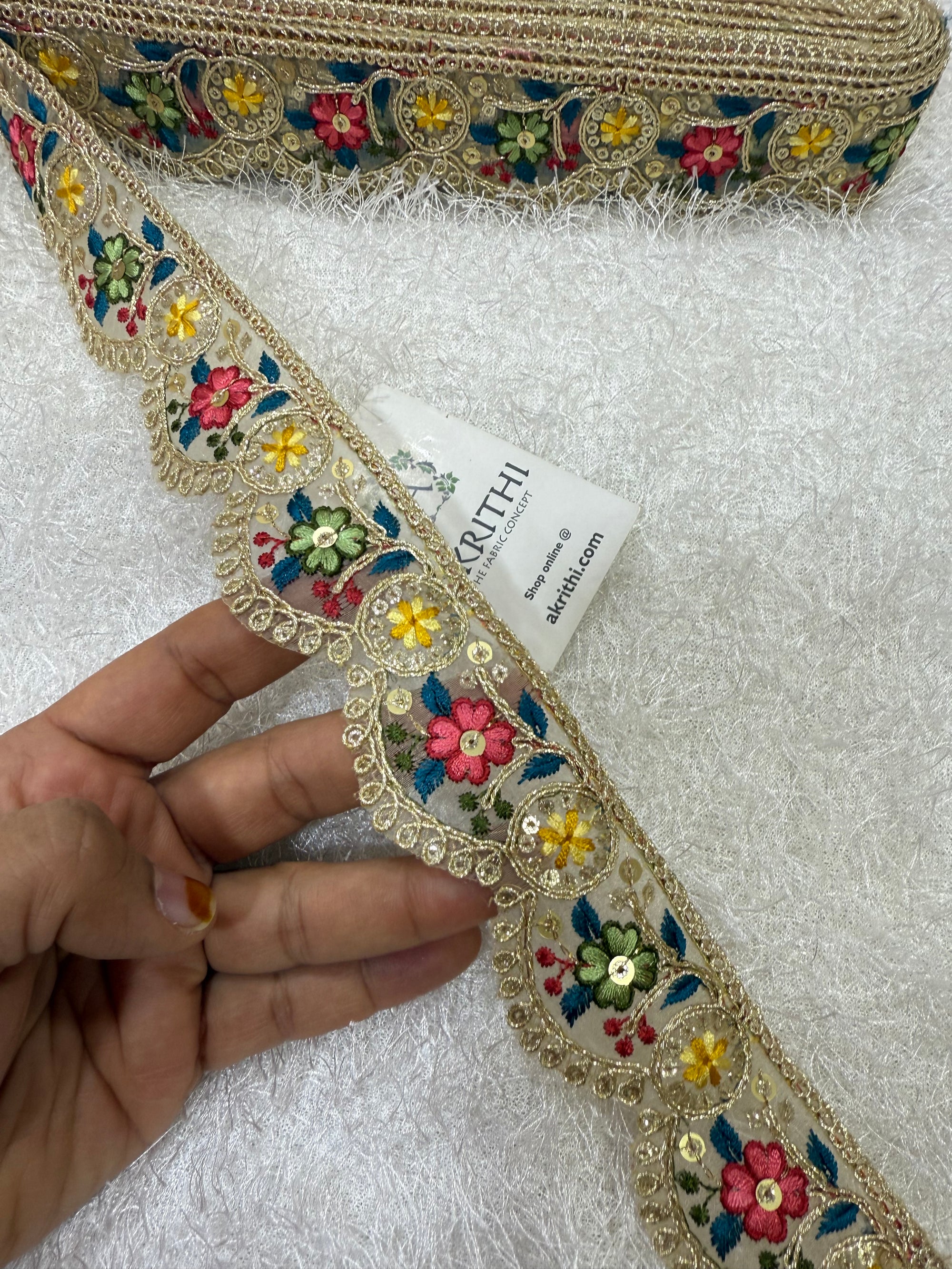 Embroidered lace 9 metres roll