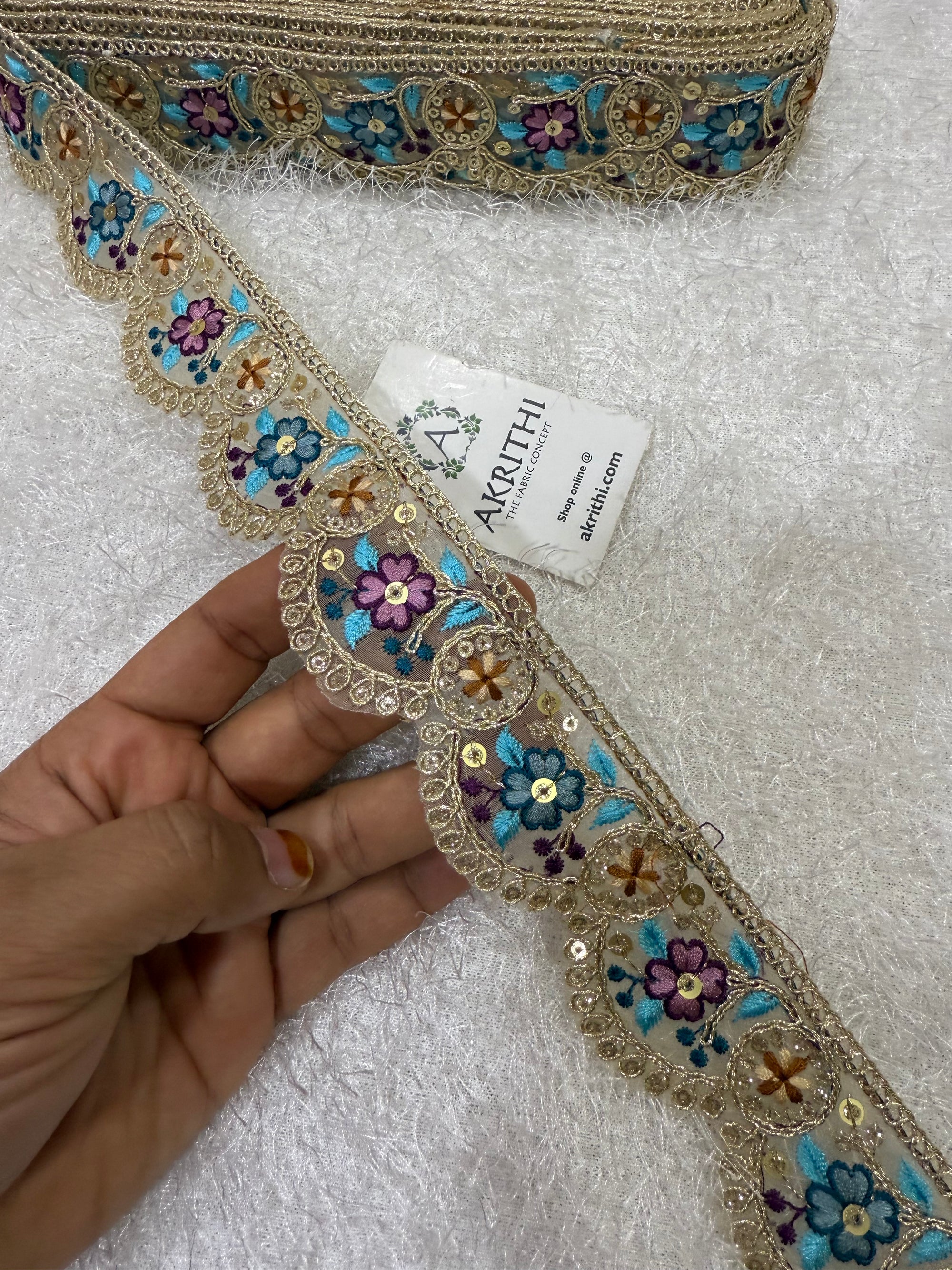 Embroidered lace 9 metres roll