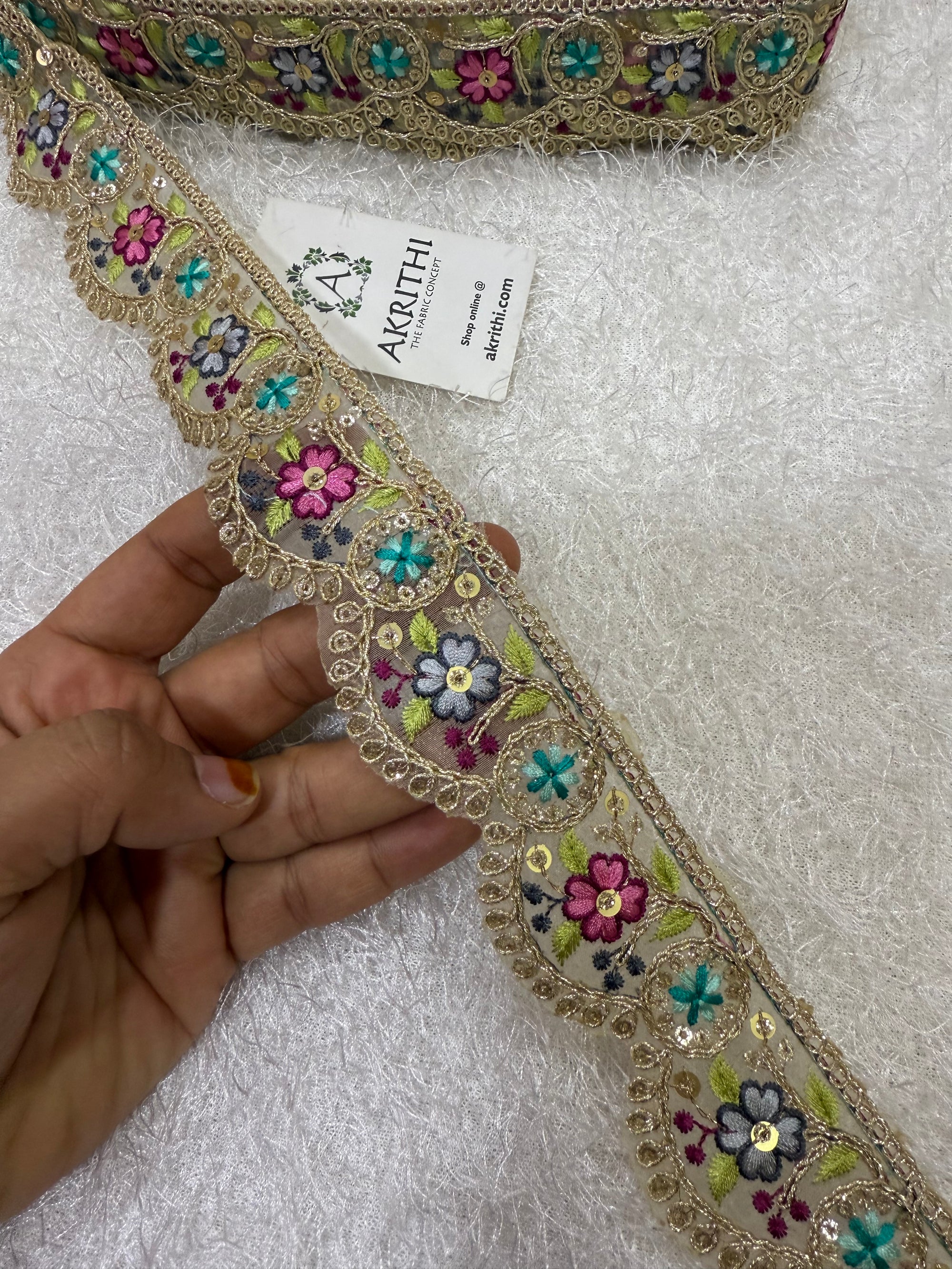 Embroidered lace 9 metres roll