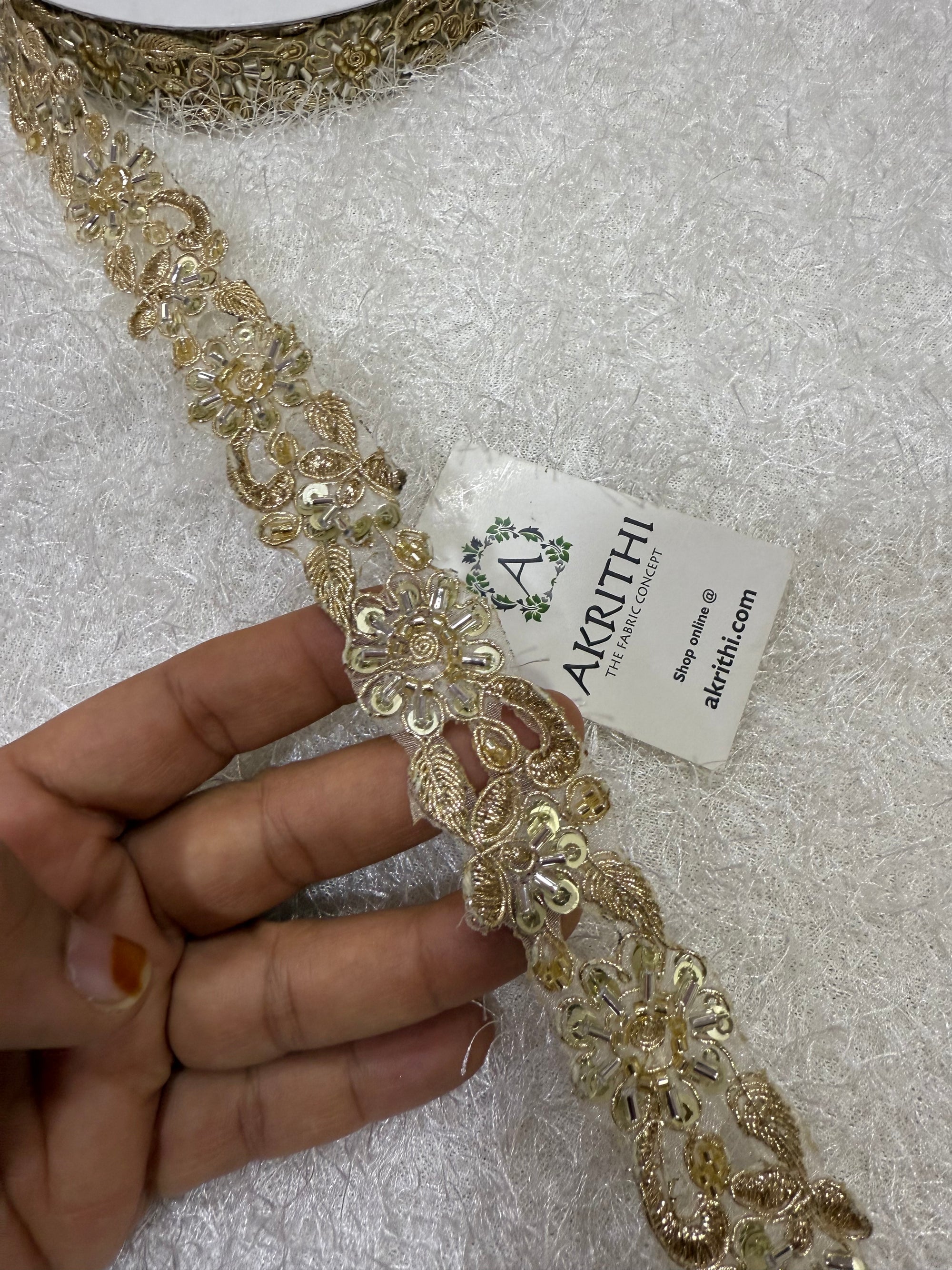 Embroidered lace 9 metres roll