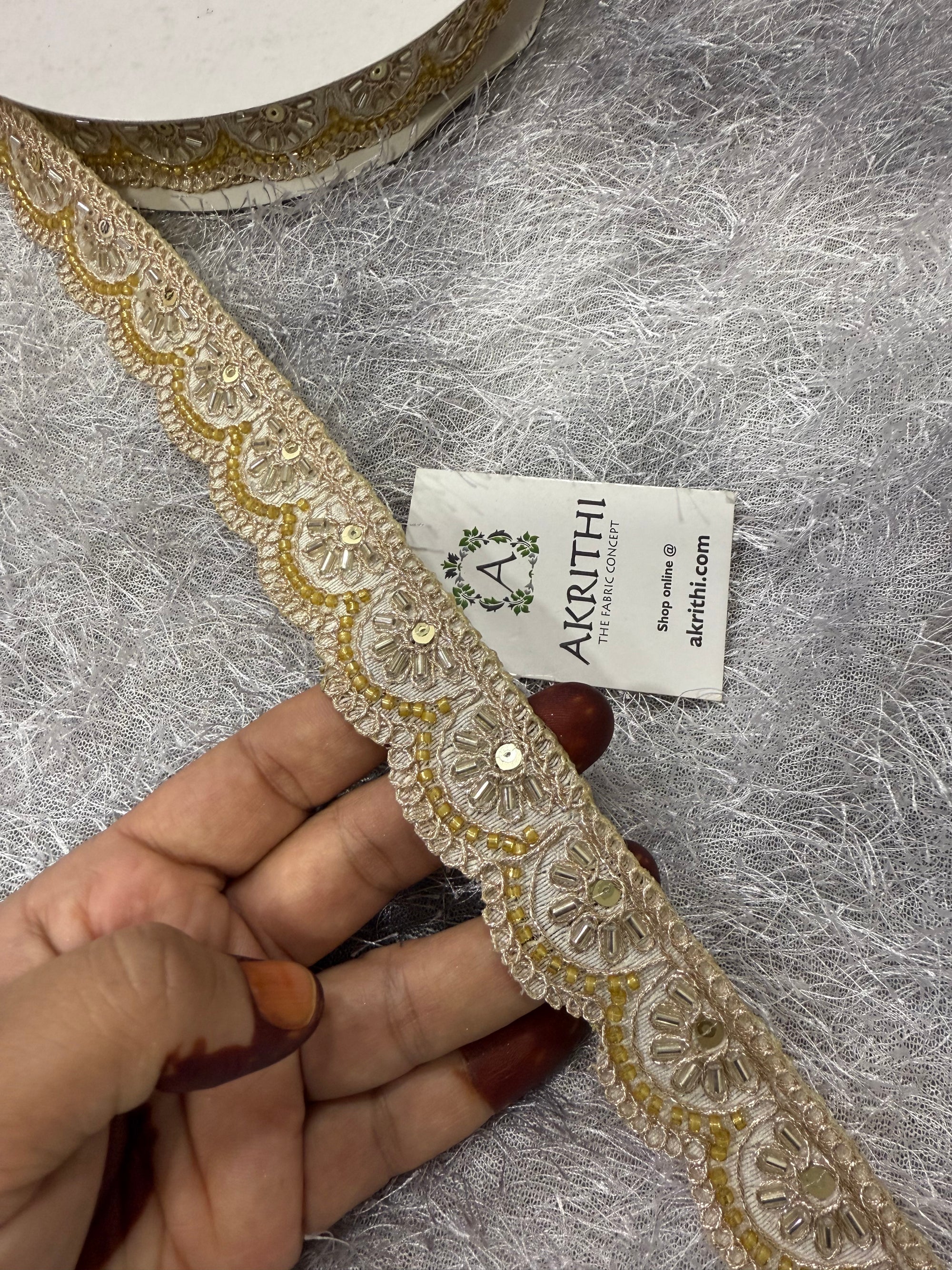 Embroidered lace 9 metres roll