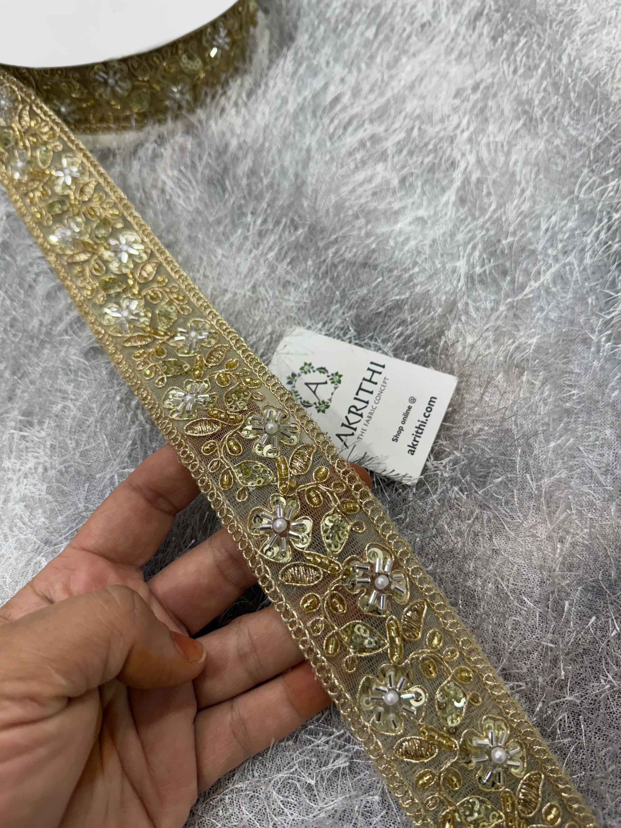 Embroidered gold lace 9 metres roll