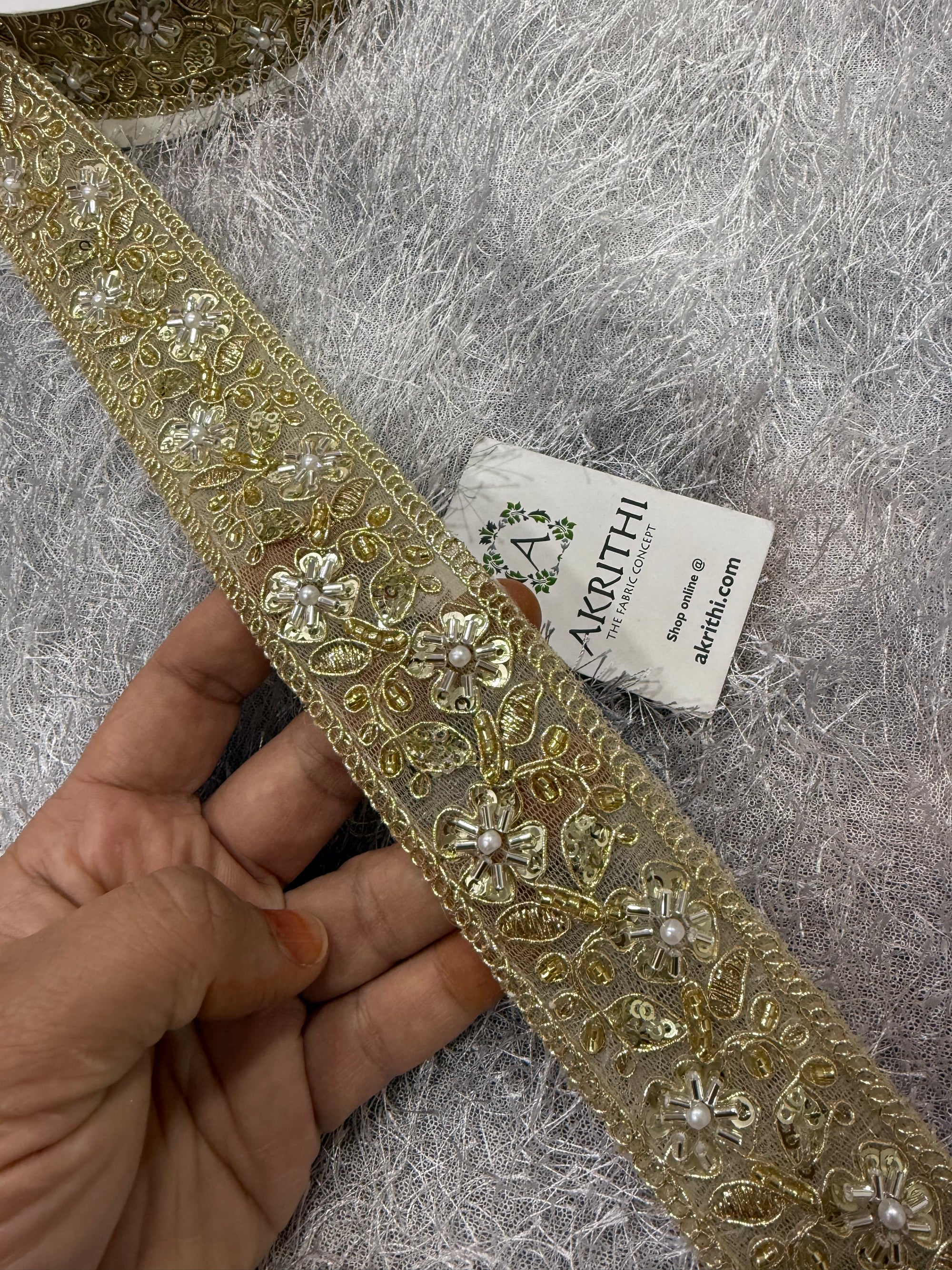 Embroidered gold lace 9 metres roll