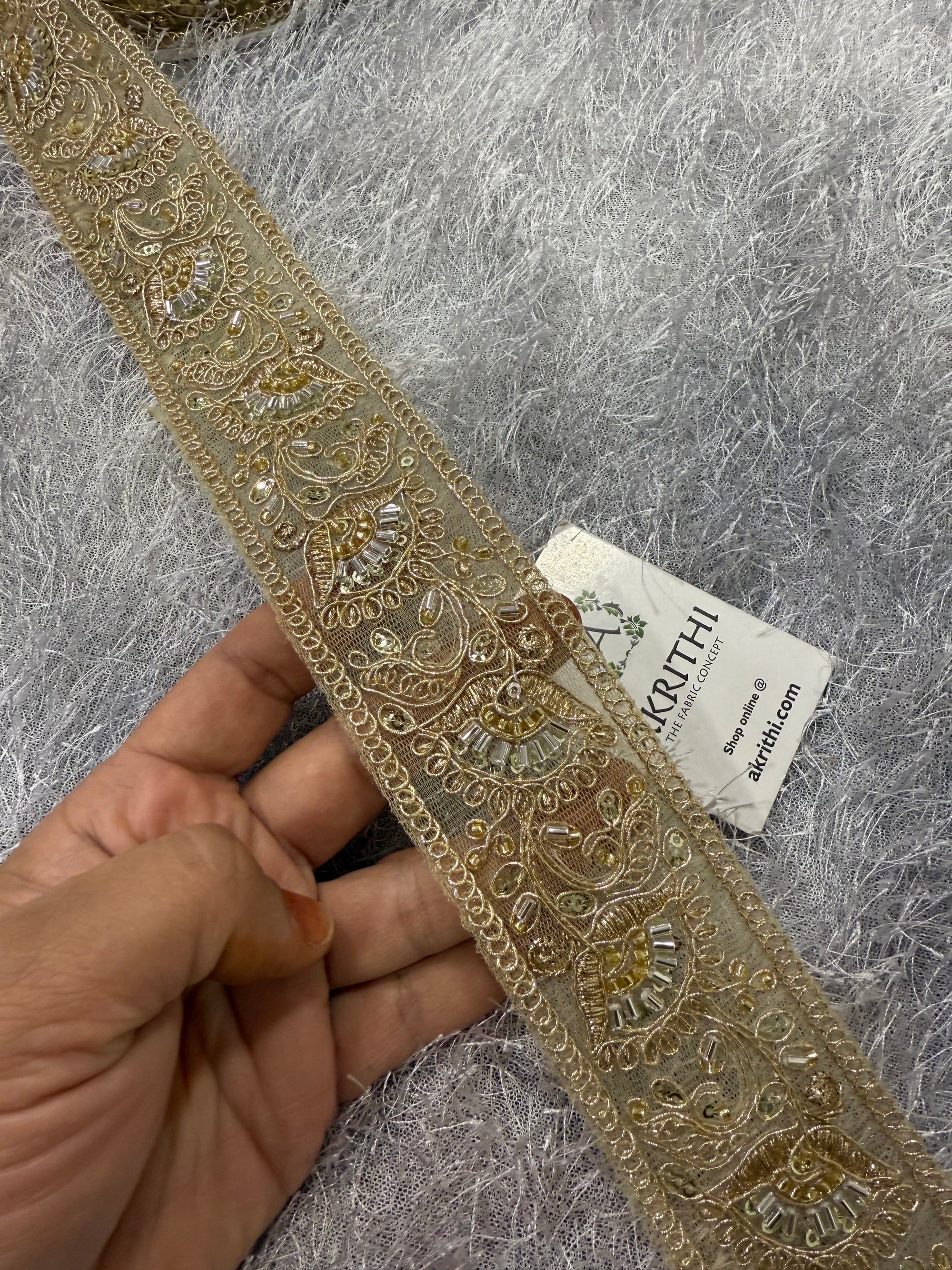 Embroidered gold lace 9 metres roll
