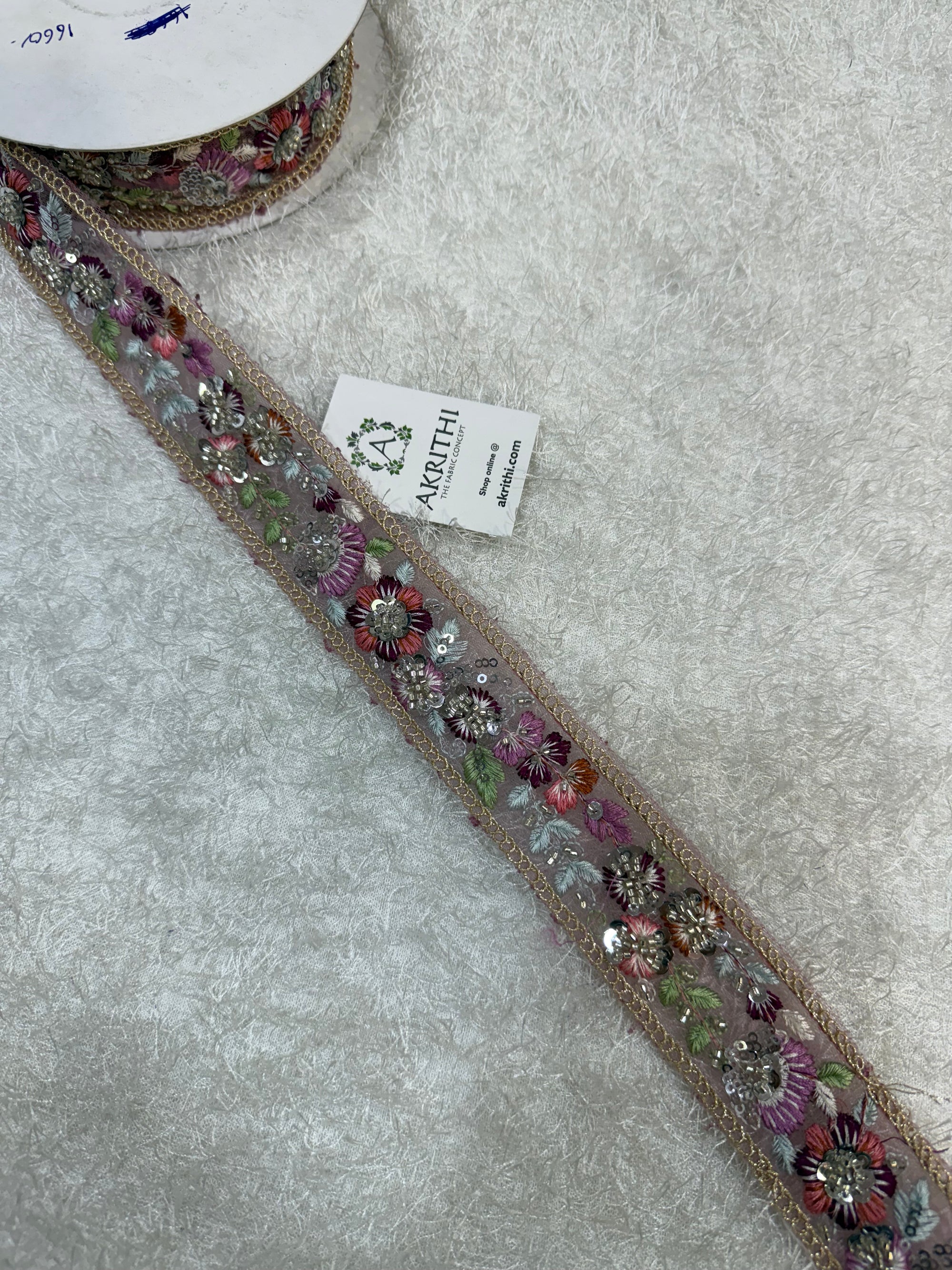 Embroidered lace 9 metres roll