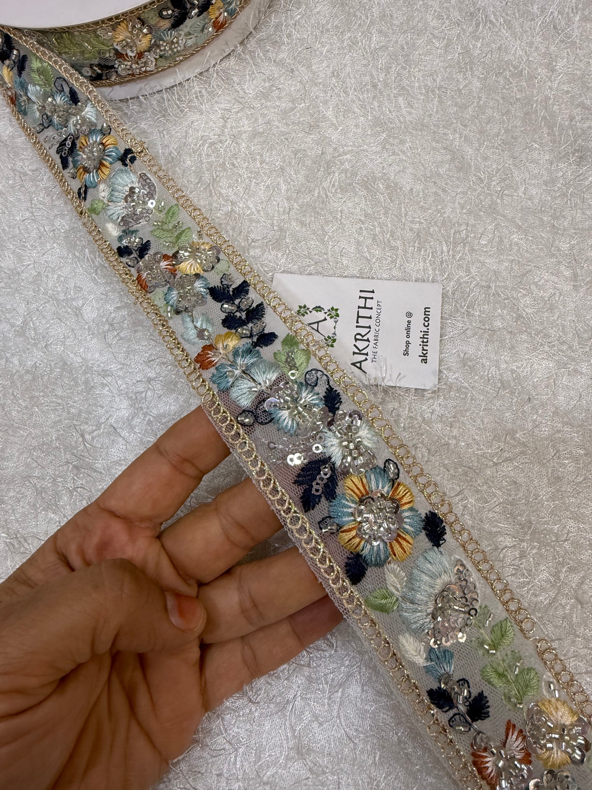 Embroidered lace 9 metres roll