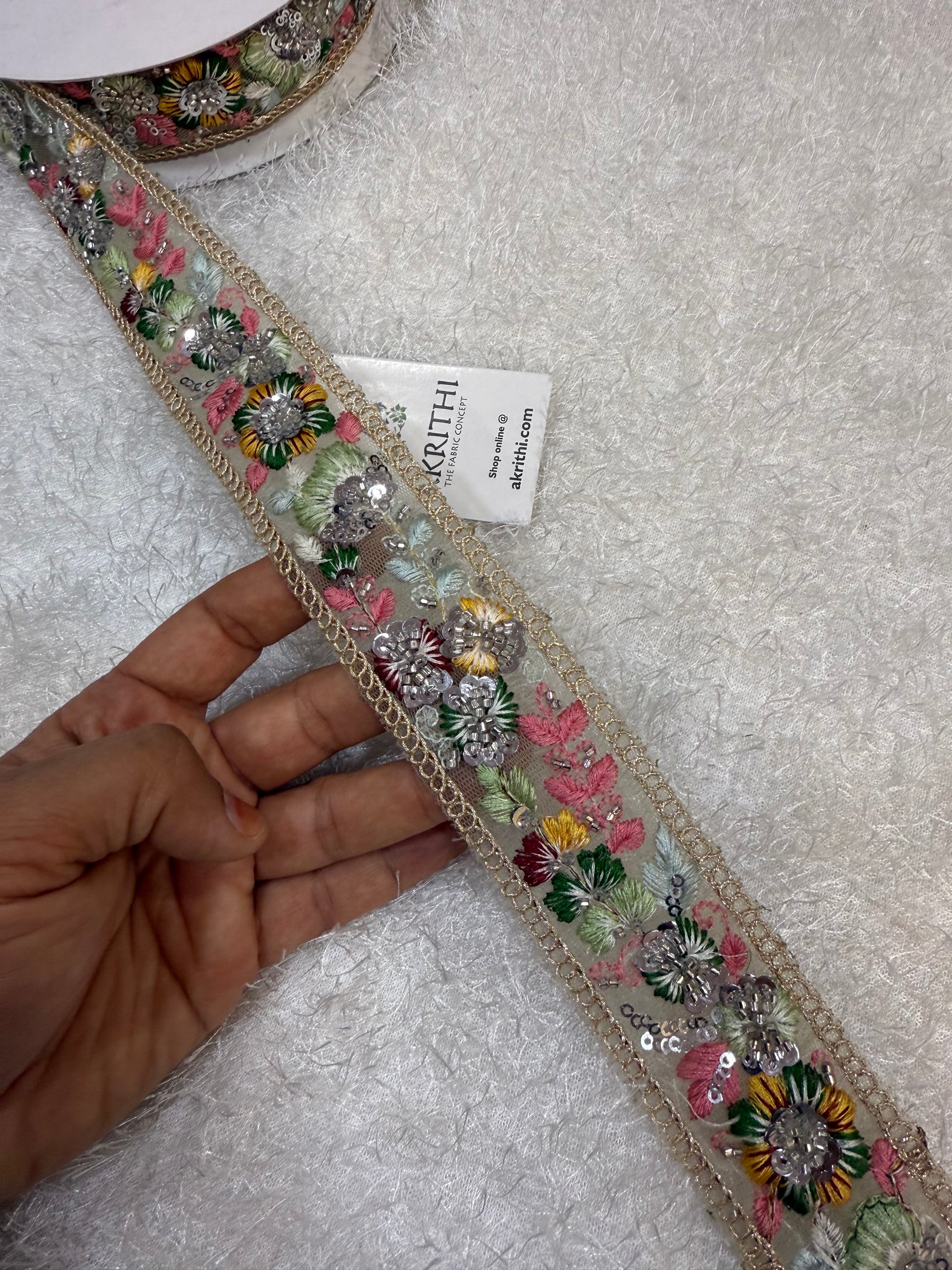 Embroidered lace 9 metres roll