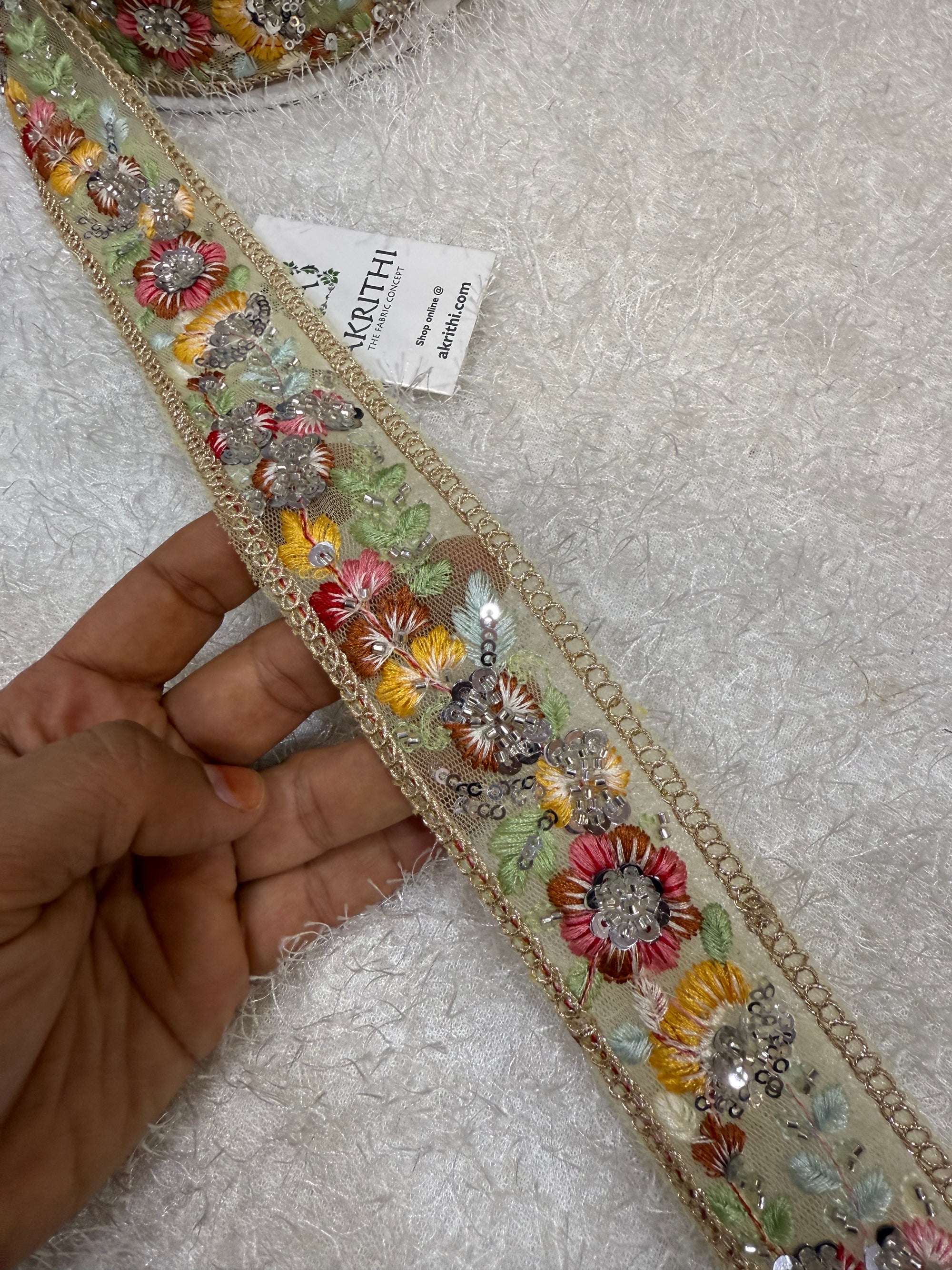 Embroidered lace 9 metres roll