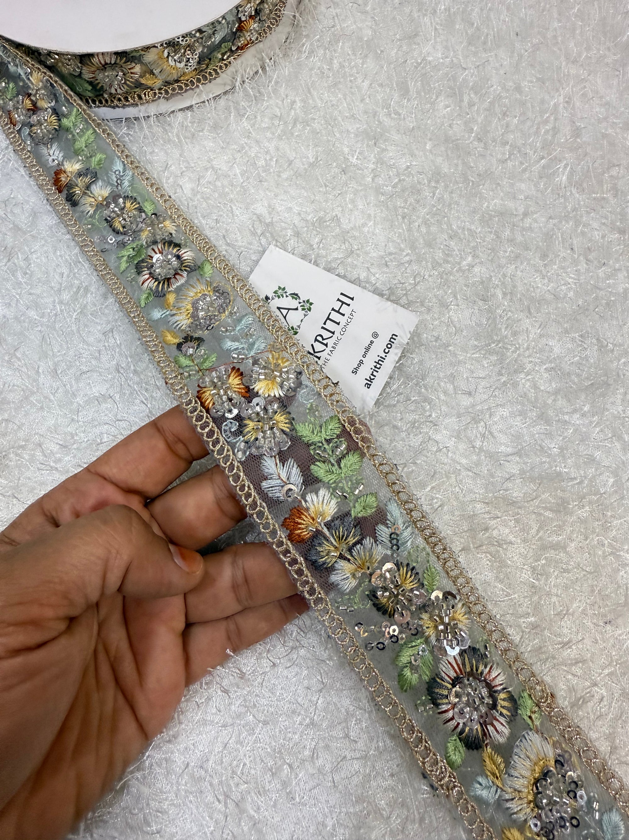 Embroidered lace 9 metres roll