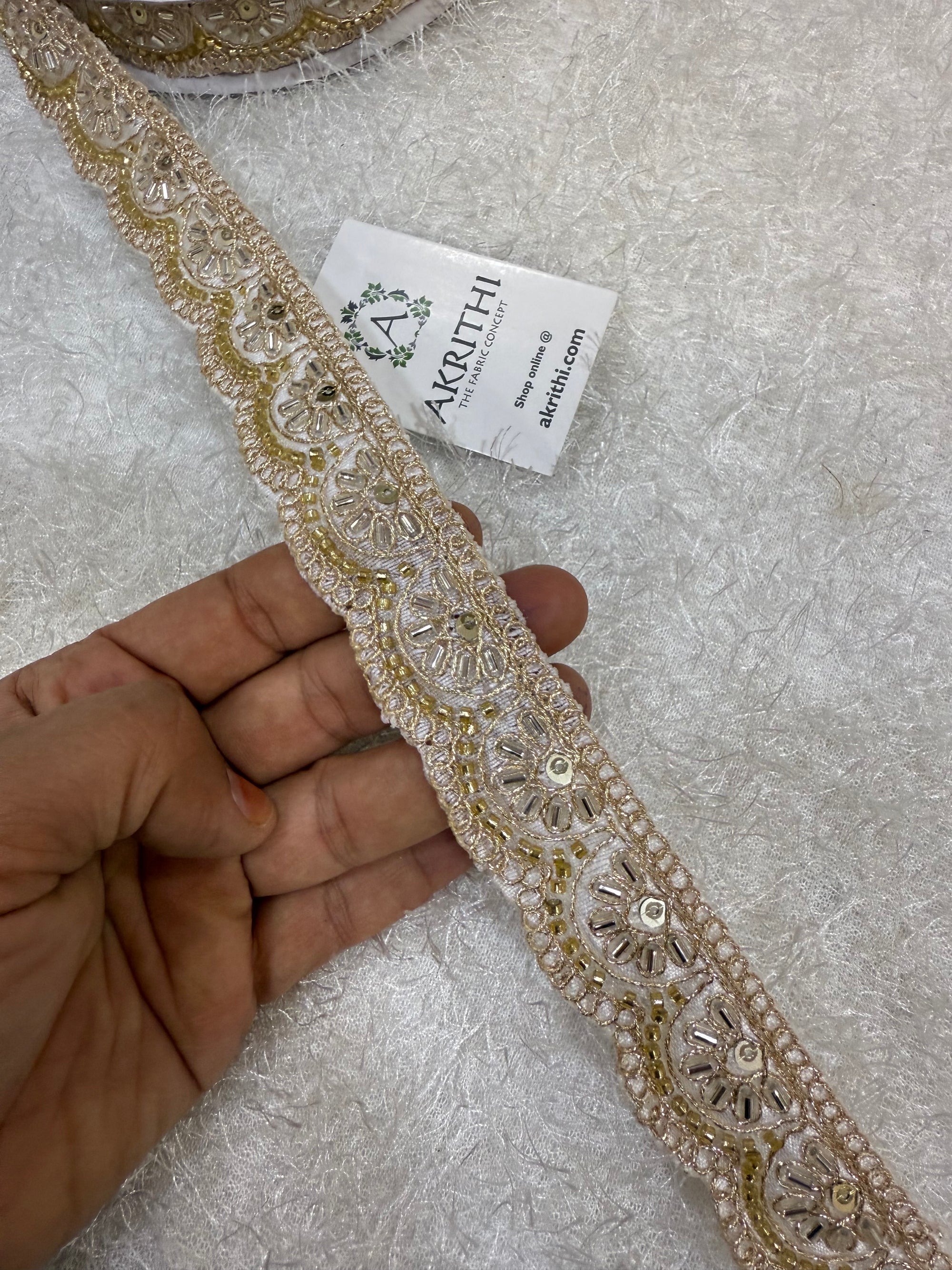 Embroidered lace 9 metres roll