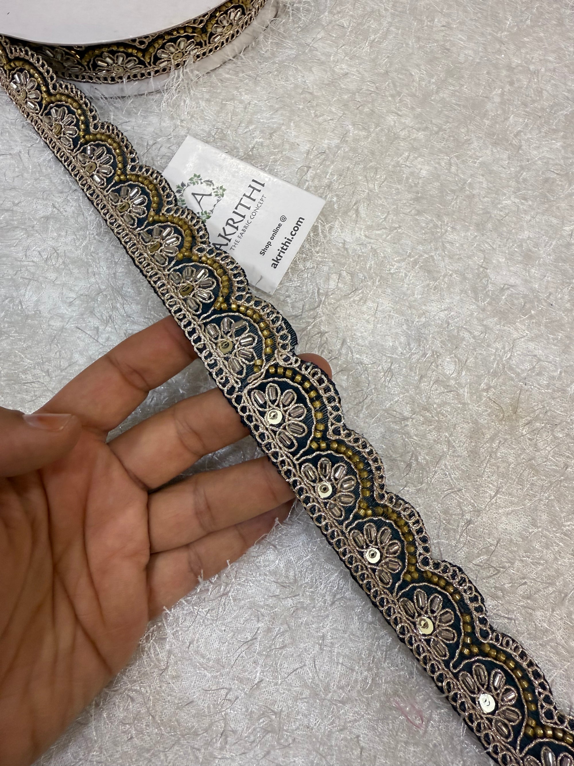 Embroidered lace 9 metres roll