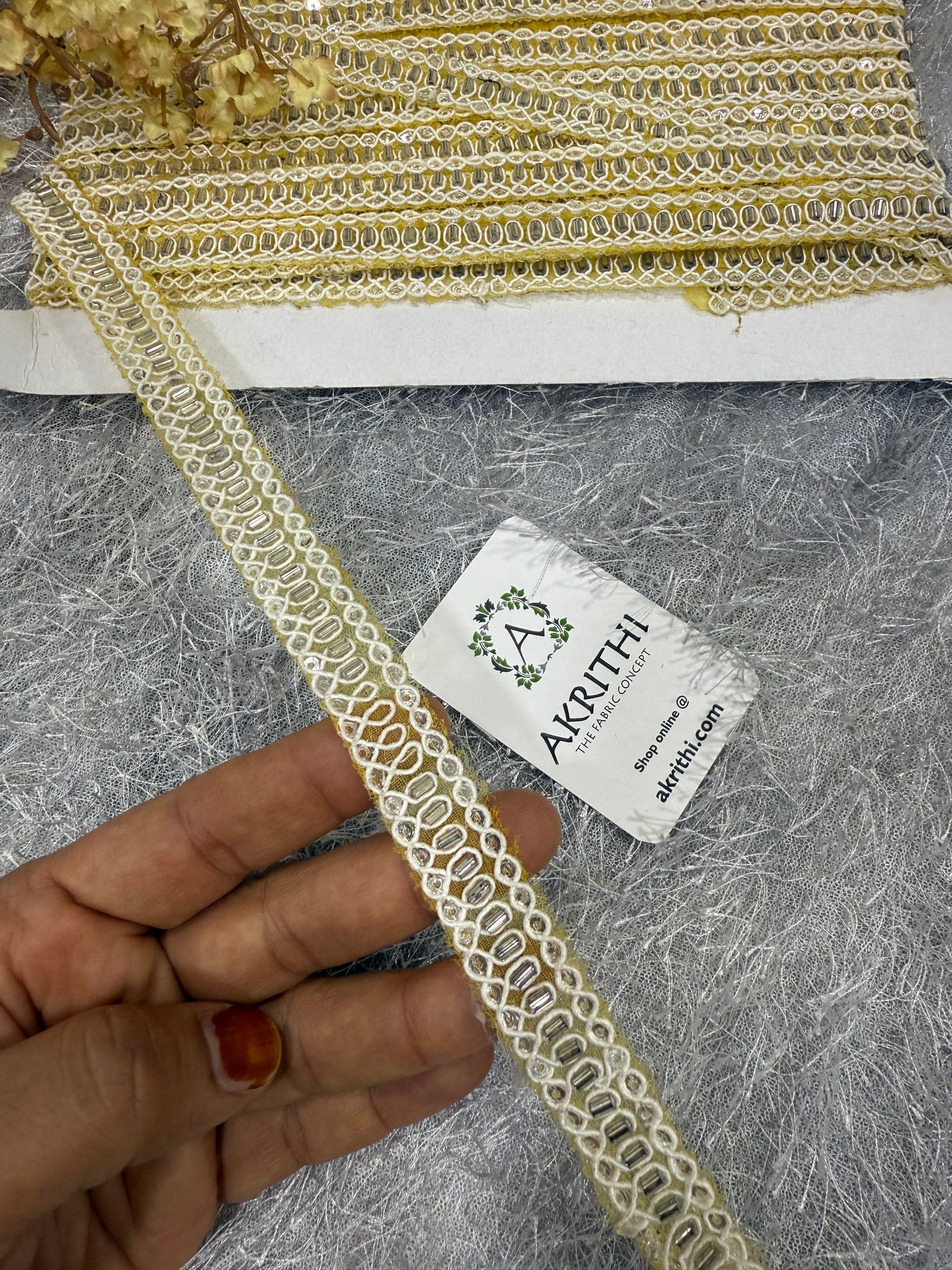 Embroidered lace 9 metres roll