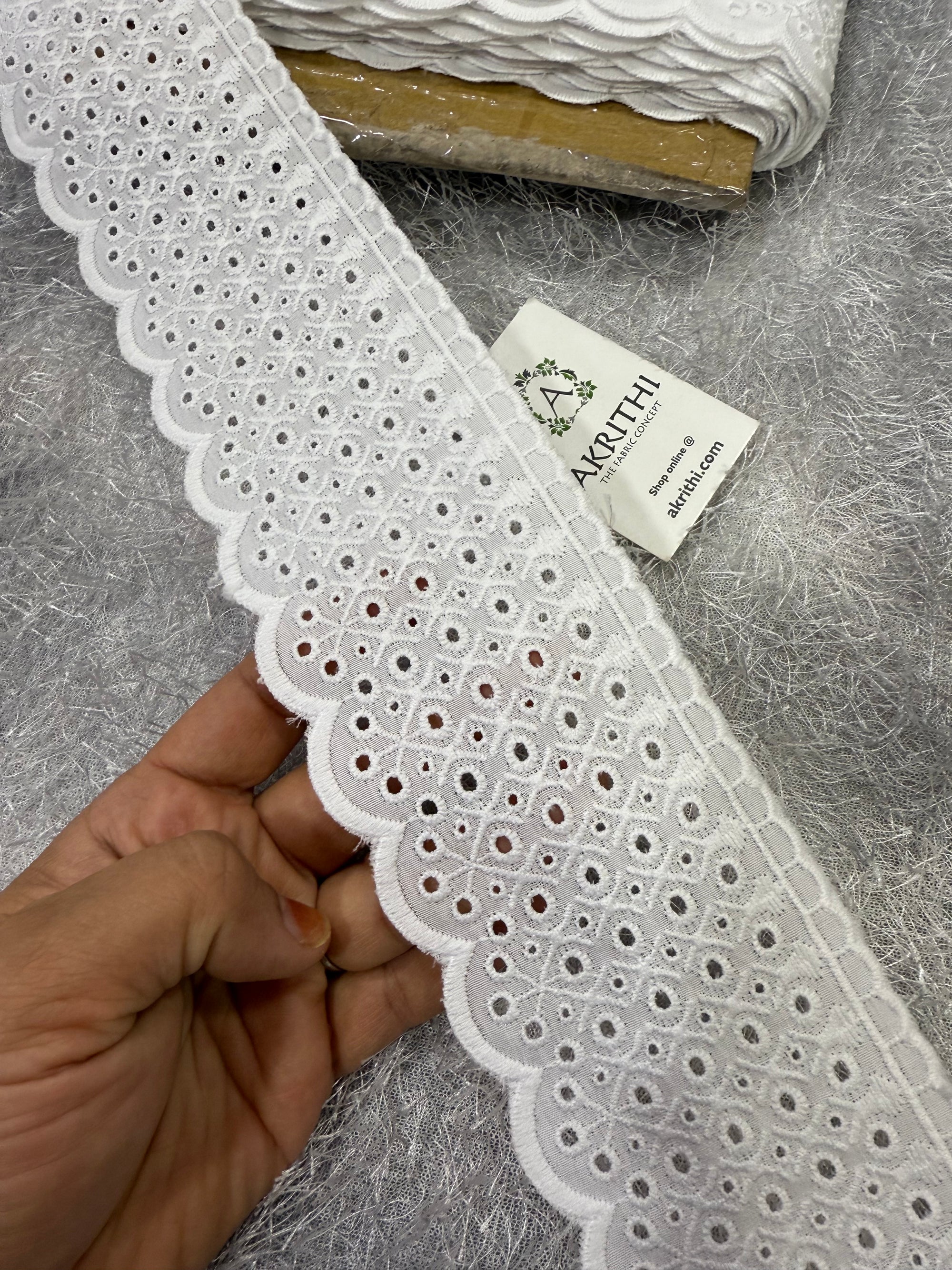 Lace per yard