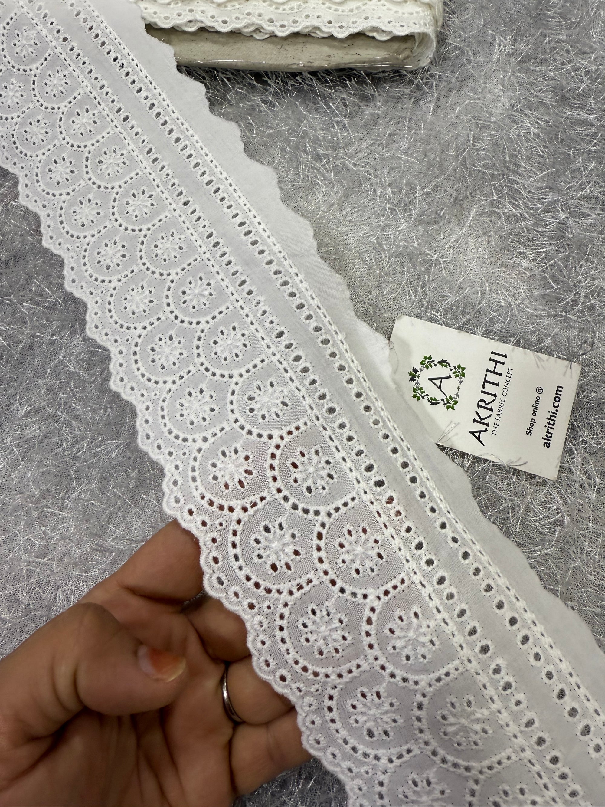 Lace per yard