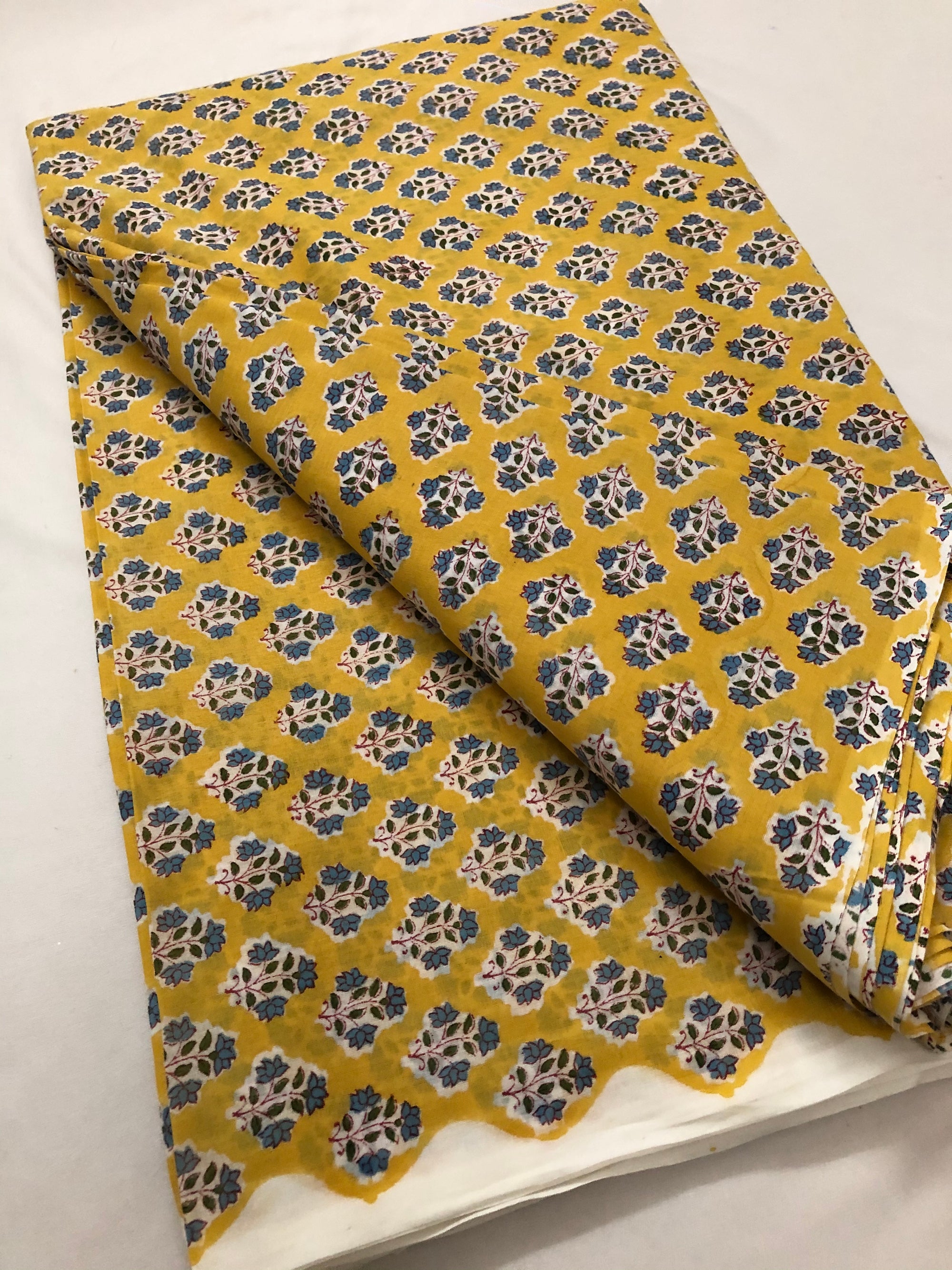 Printed mul cotton fabric