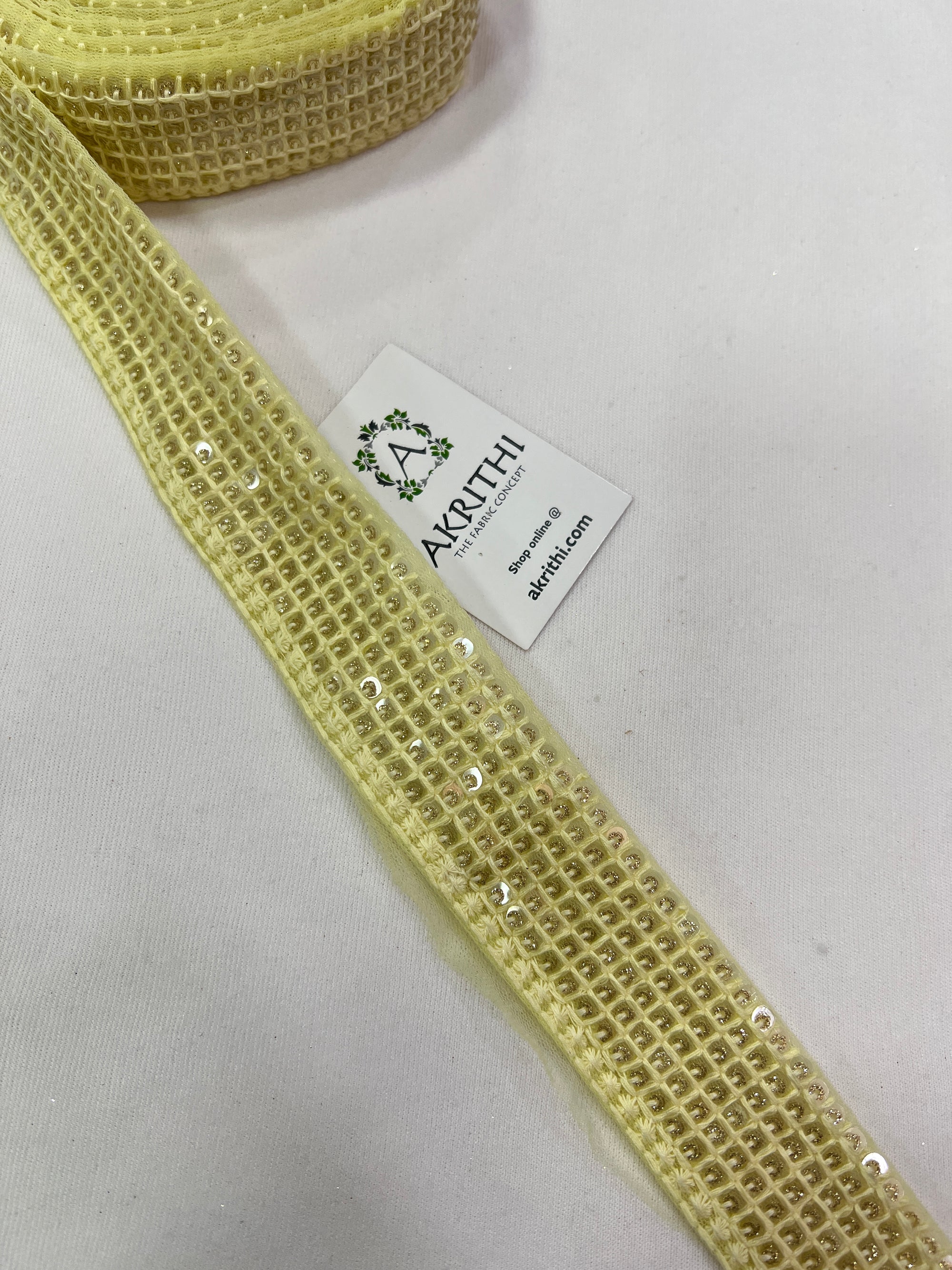 Embroidered lace 9 metres roll