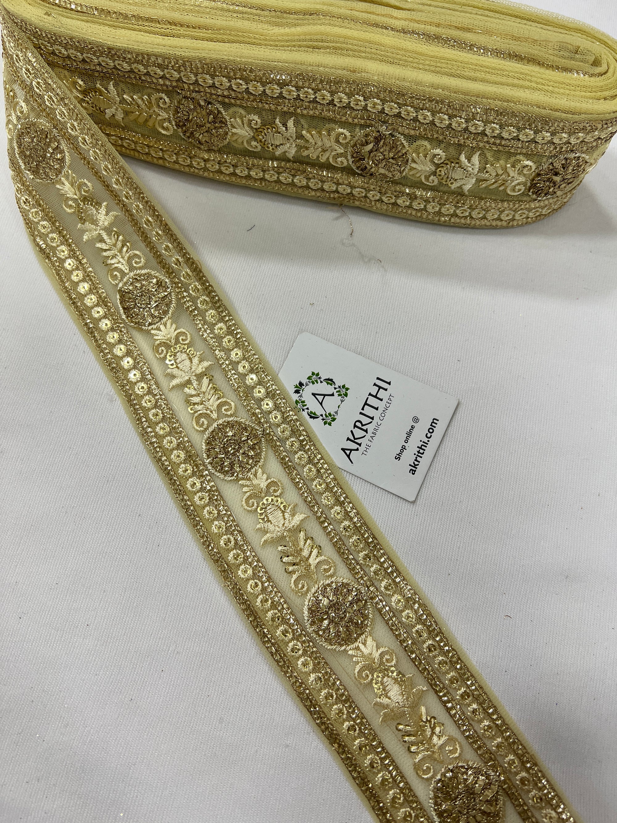 Embroidered lace 9 metres roll