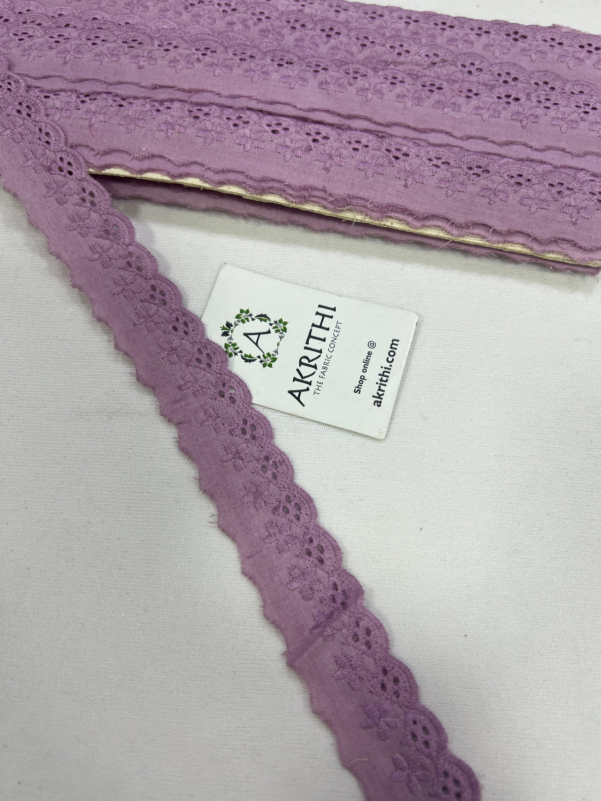 Lace per metre