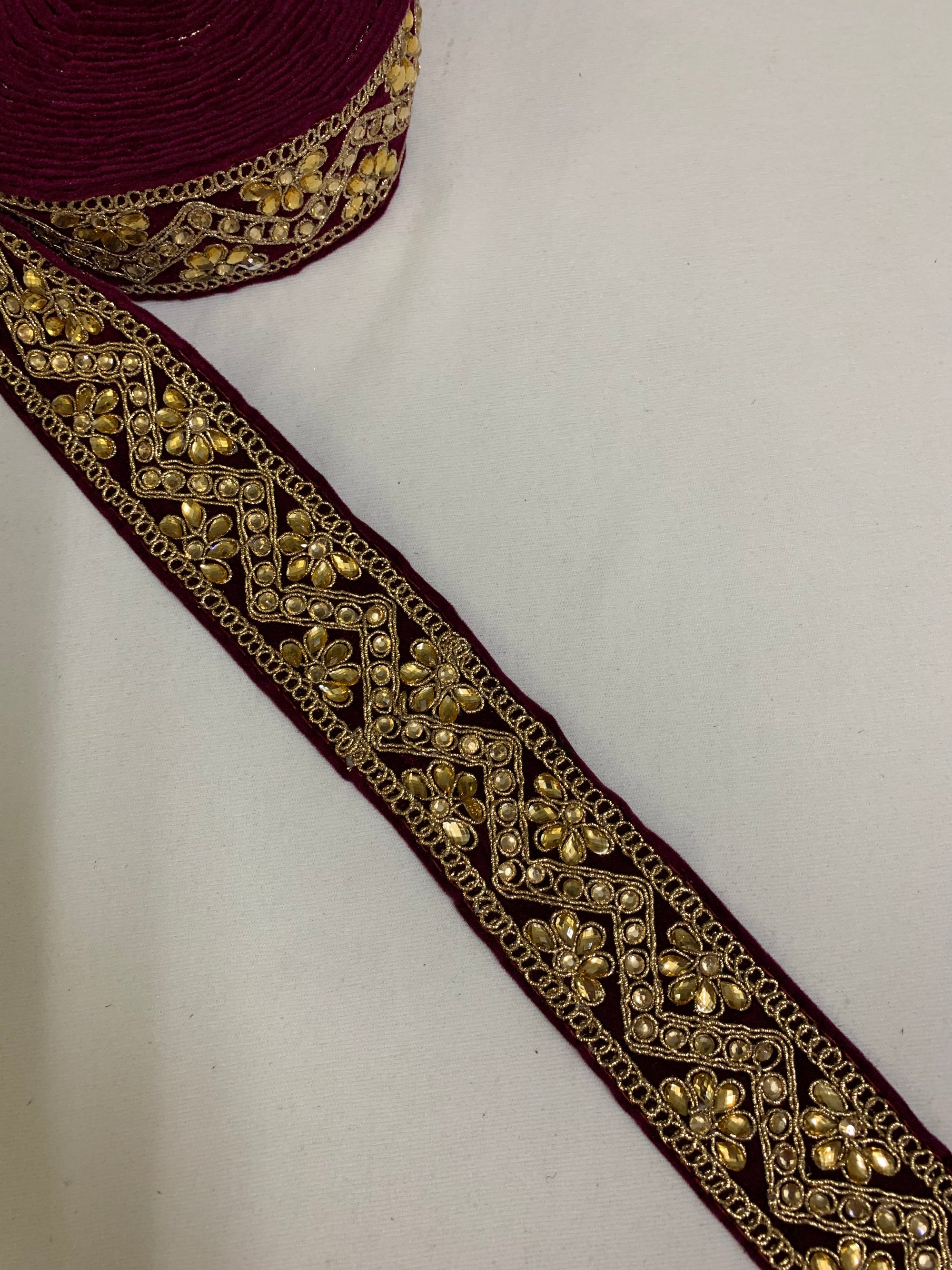 Embroidered lace 9 metres roll