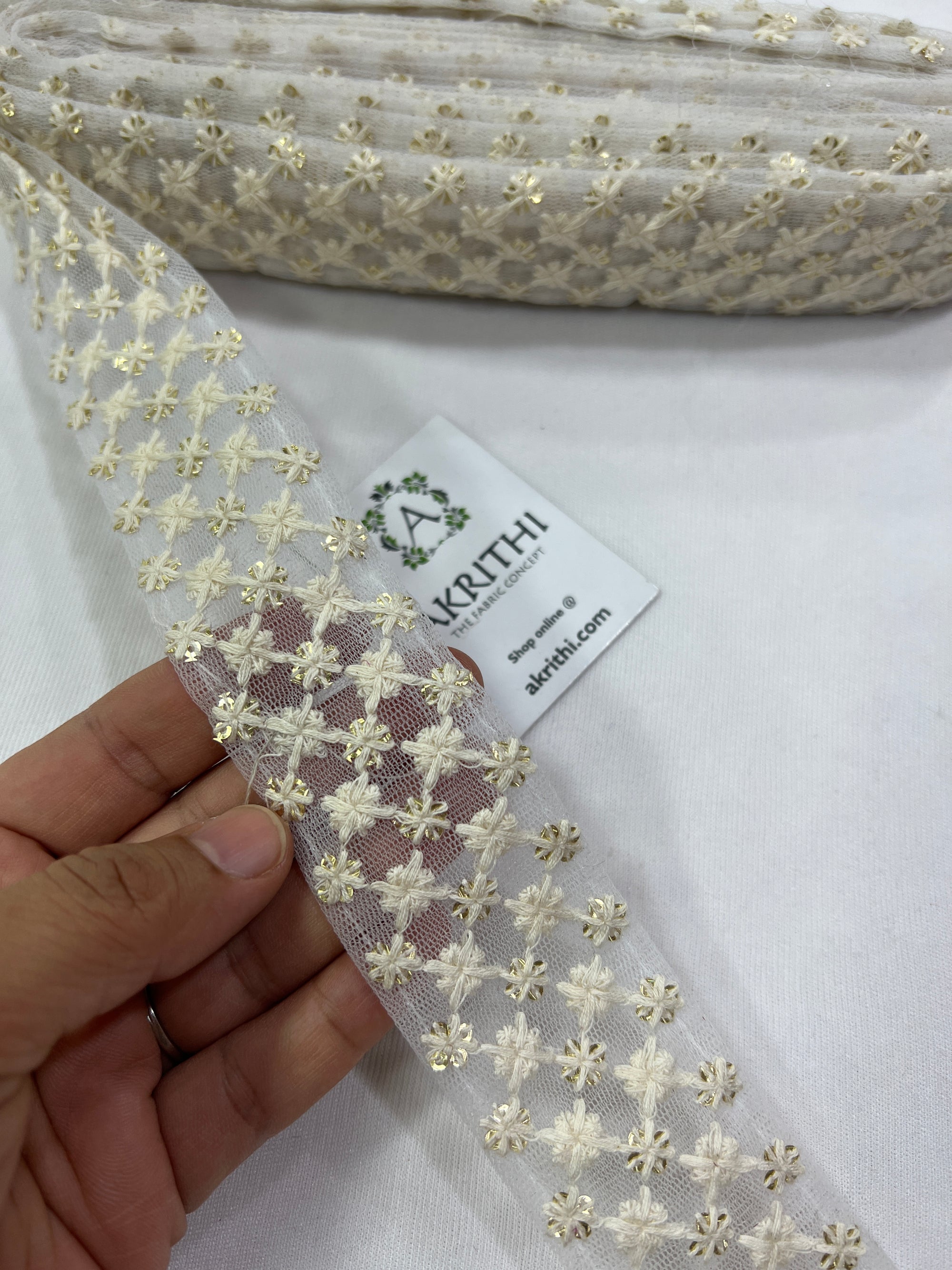Embroidered lace 9 metres roll