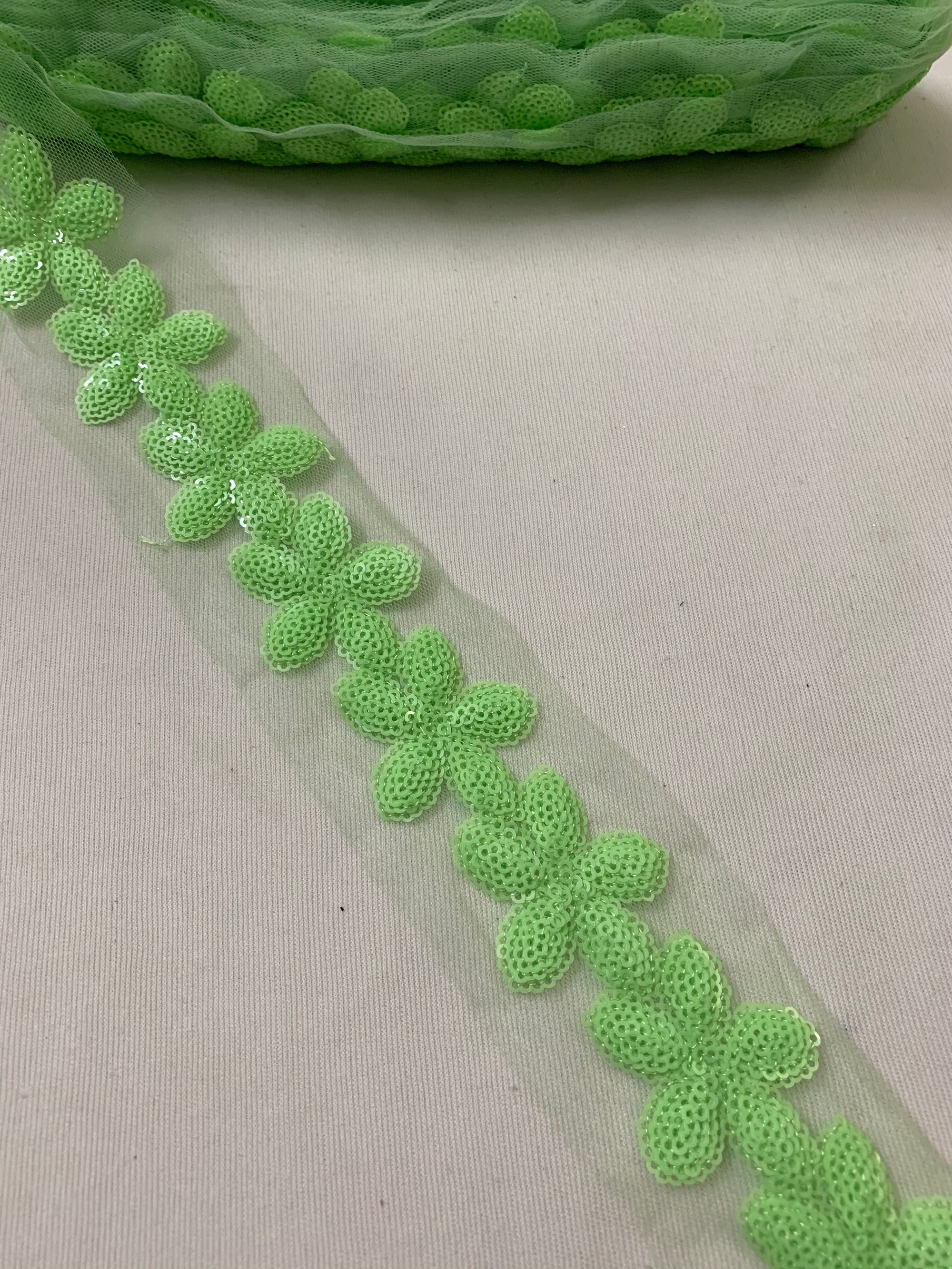 Embroidered lace 9 metres roll