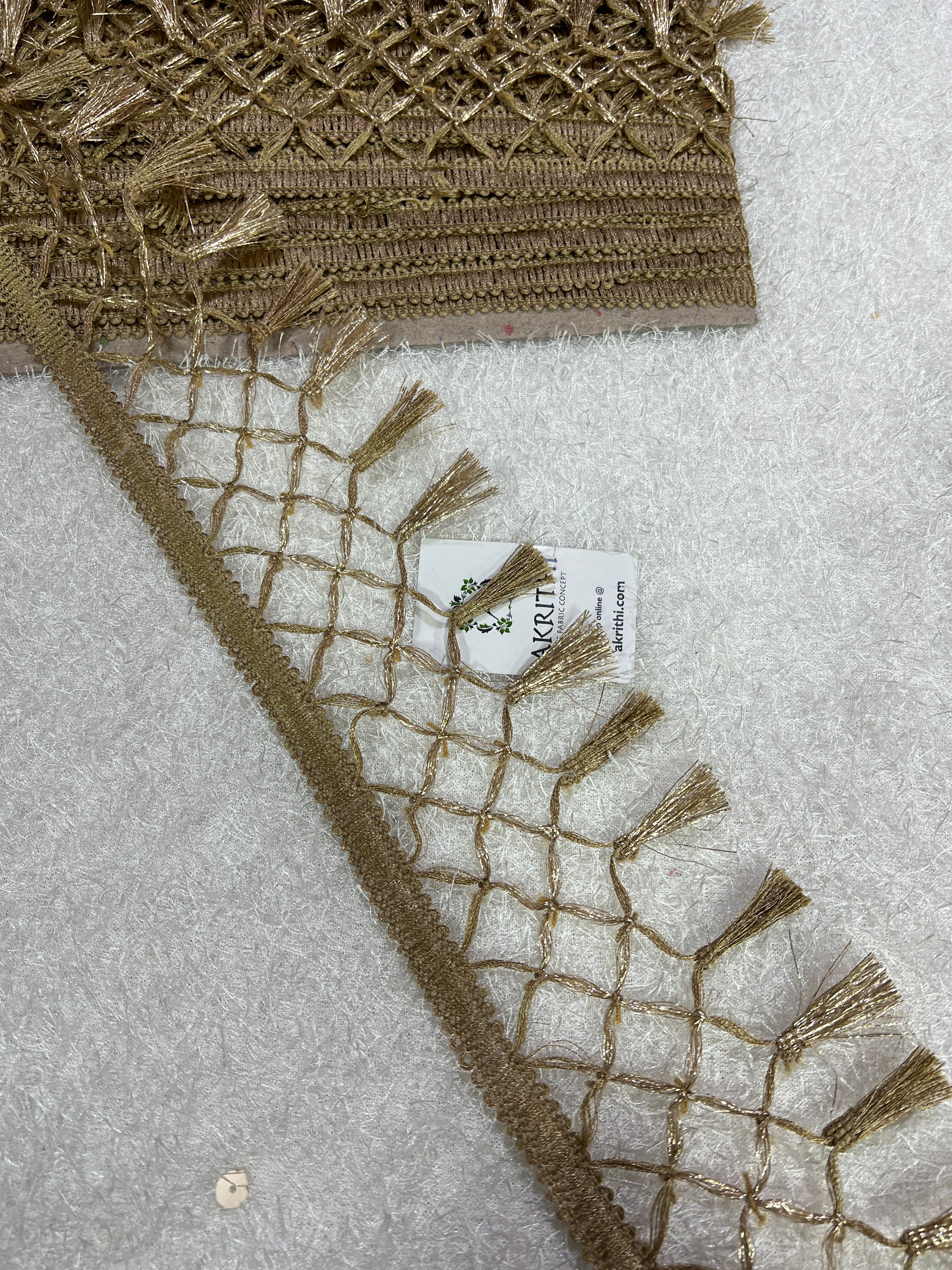 Embroidered lace per metre